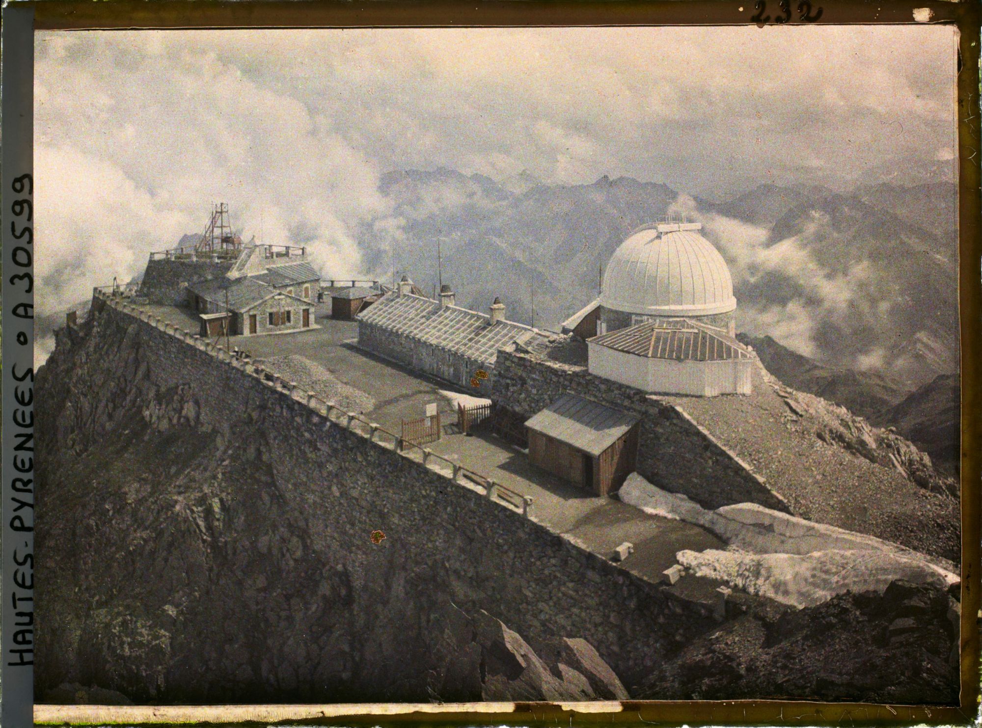 Image représentant France, L'Observatoire du Pic du Midi 2870m d'altitude