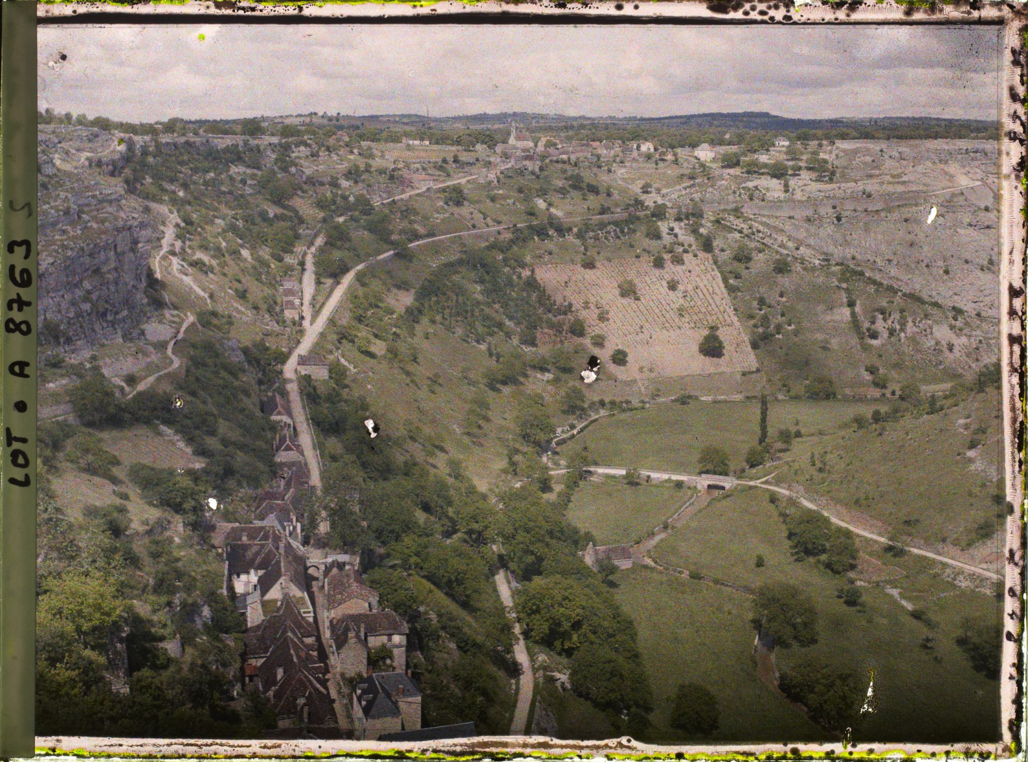 Image représentant France, Roc-Amadour, Panorama pris du Château sur l'Hospitalet