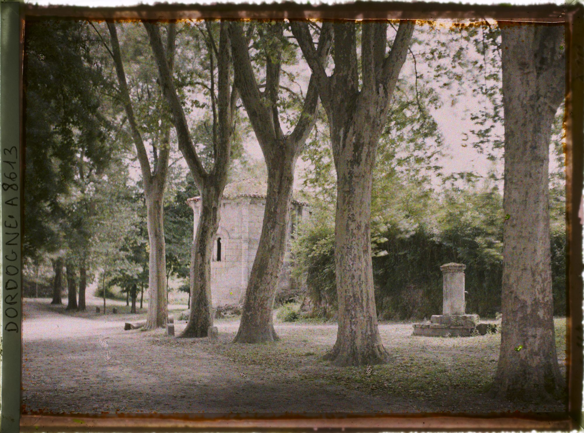 Image représentant France, Périgueux, Chapelle de Chancelade 12e siècle