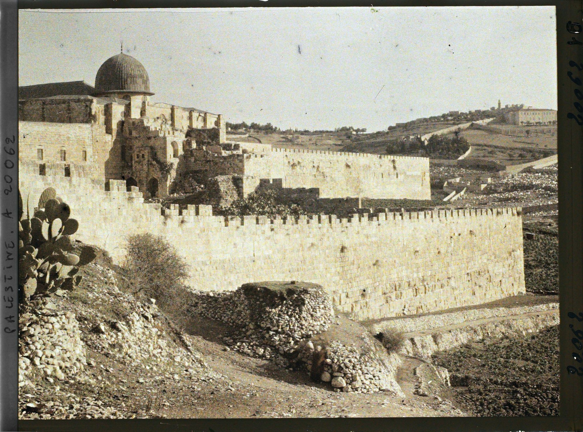 Image représentant Angle sud de l'enceinte avec la mosquée al-Aksa
