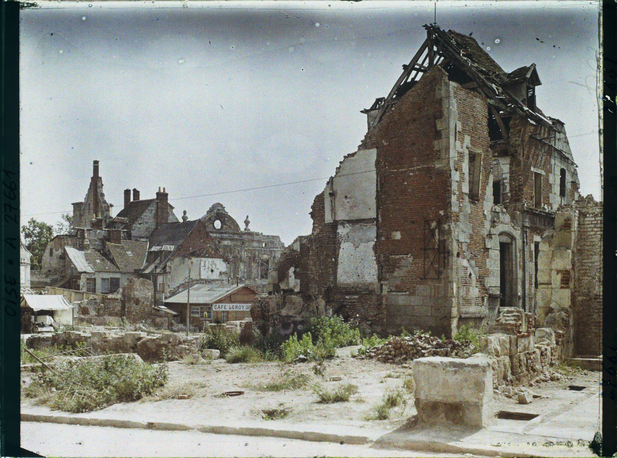 Image représentant France, Noyon, Ruines vers l'Hotel de Ville