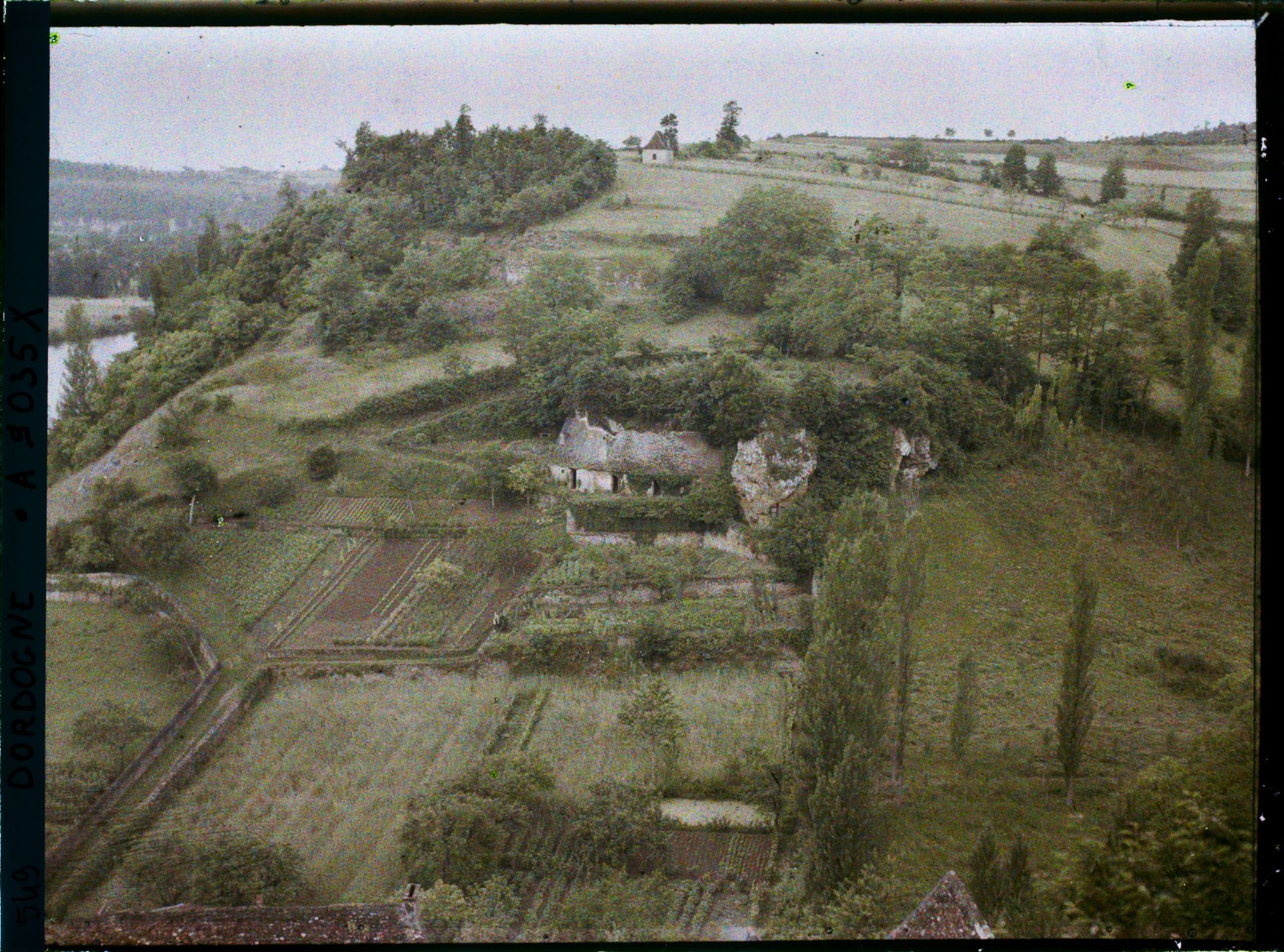 Image représentant Périgord, Le Bugue, Vue du Bugue prise d'en haut et d'ensemble