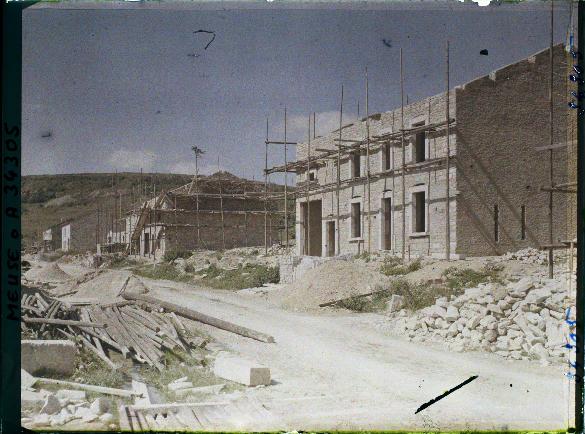 Image représentant France, Combres, Reconstructions