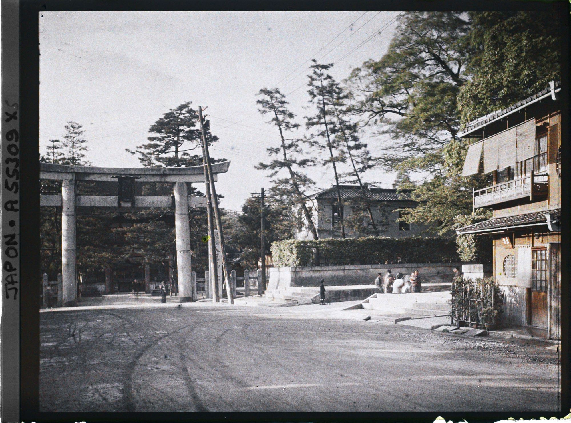 Image représentant Sanctuaire Yasaka-jinja : torii de la porte d'entrée sud