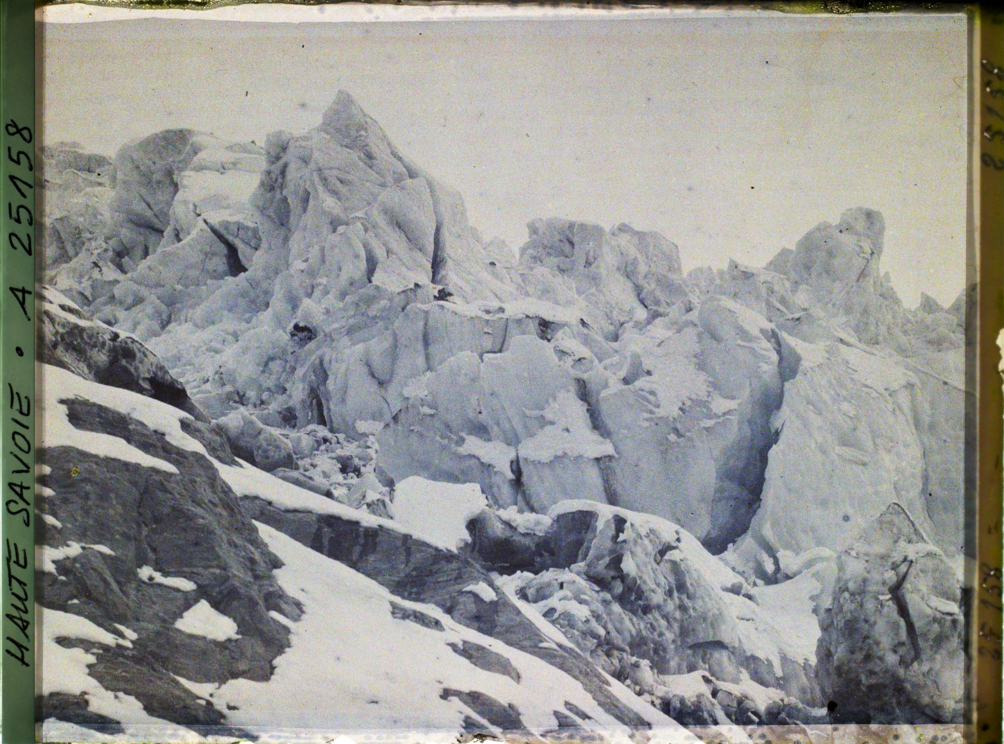 Image représentant France Les Alpes, Glacier des Bossons : Séracs du Glacier Supérieur des Bossons