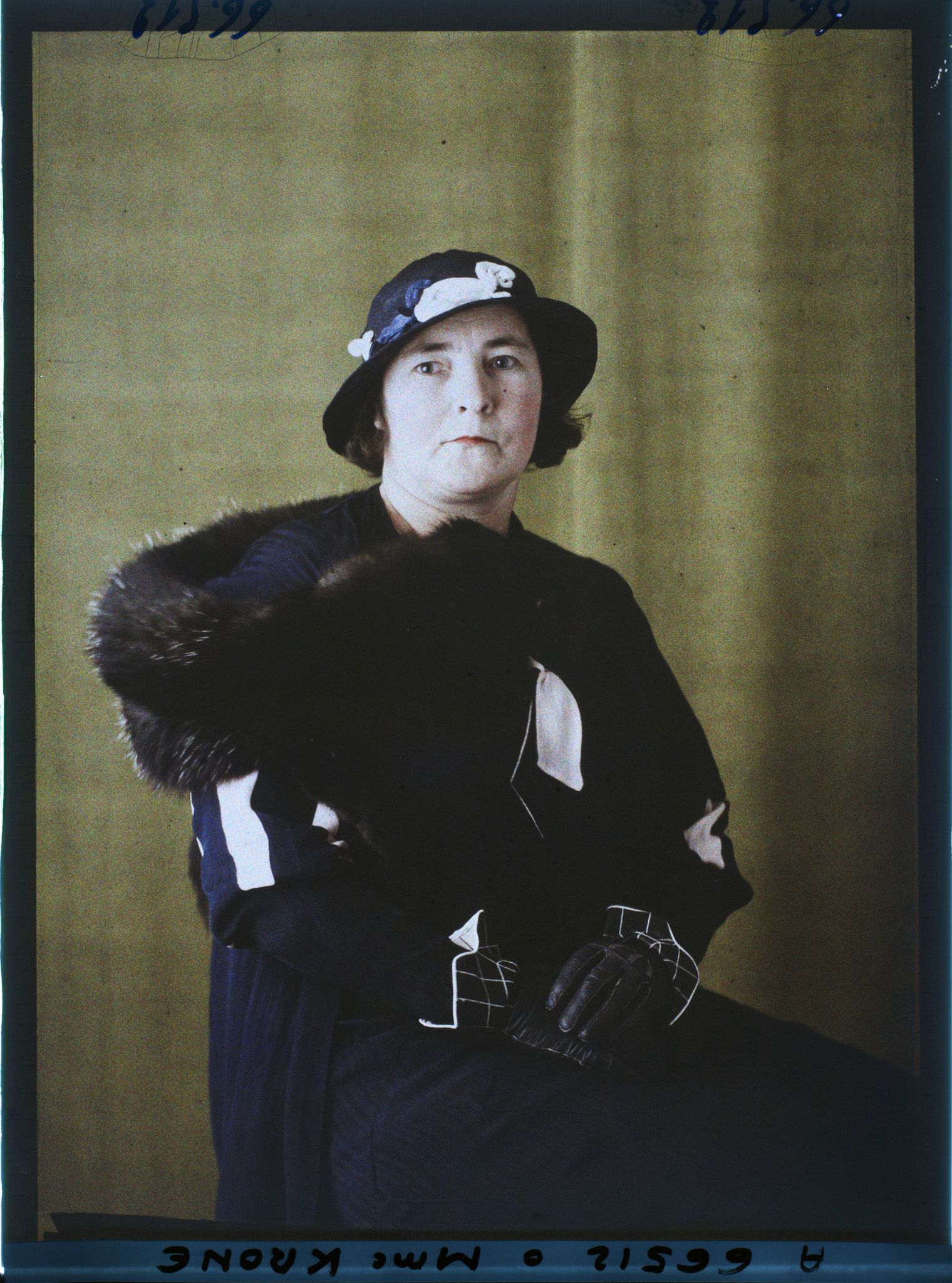 Image représentant https://musee-albert-kahn.s-museum.fr/home/NWQ2OTAwYzNmYjZlZTk1ZWQwODJmMjY4L2dlbmVyaWMtbm90aWNlLXRhYi9hdXRob3JpdHkvNjE3YTc5ZjVjZjhiODk2OGIzMzM3ZDIx/5d6900c3fb6ee95ed082f268/generic-notice-tab/authority/617a79ebcf8b8968b333708e Madame Krone