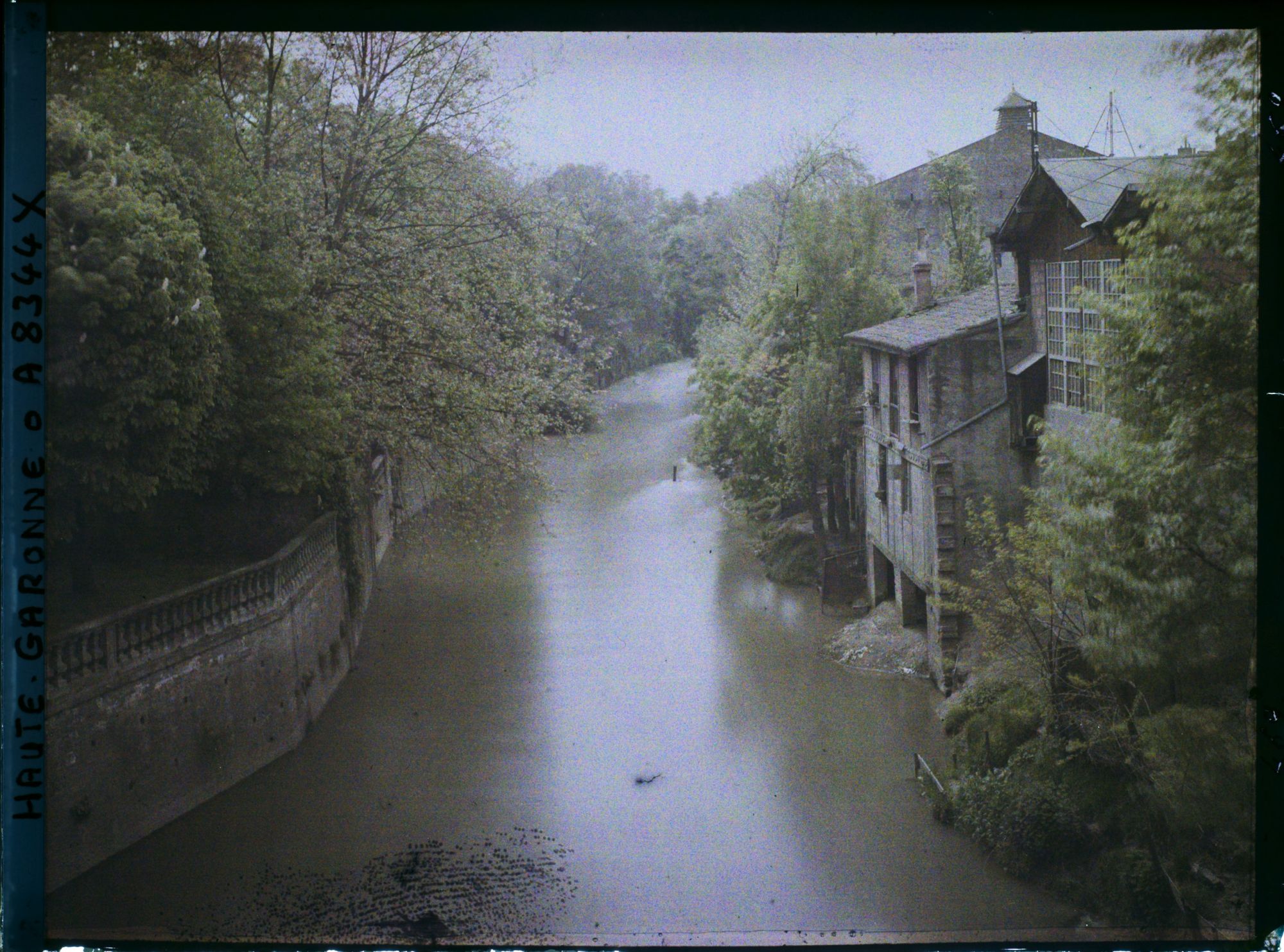 Image représentant Cabane le long de la Garonne ou canal du Midi (?)
