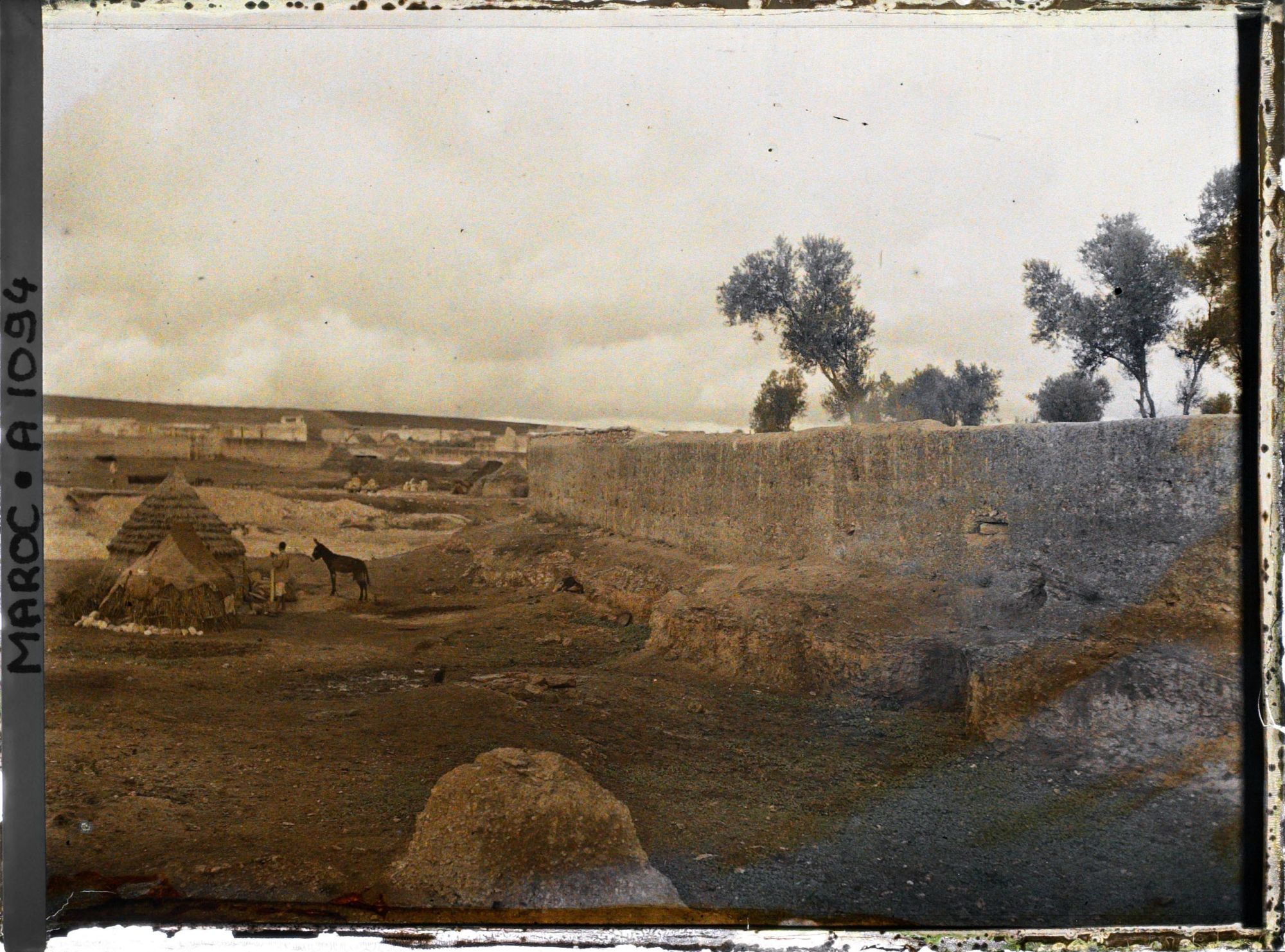 Image représentant La muraille d'enceinte du village