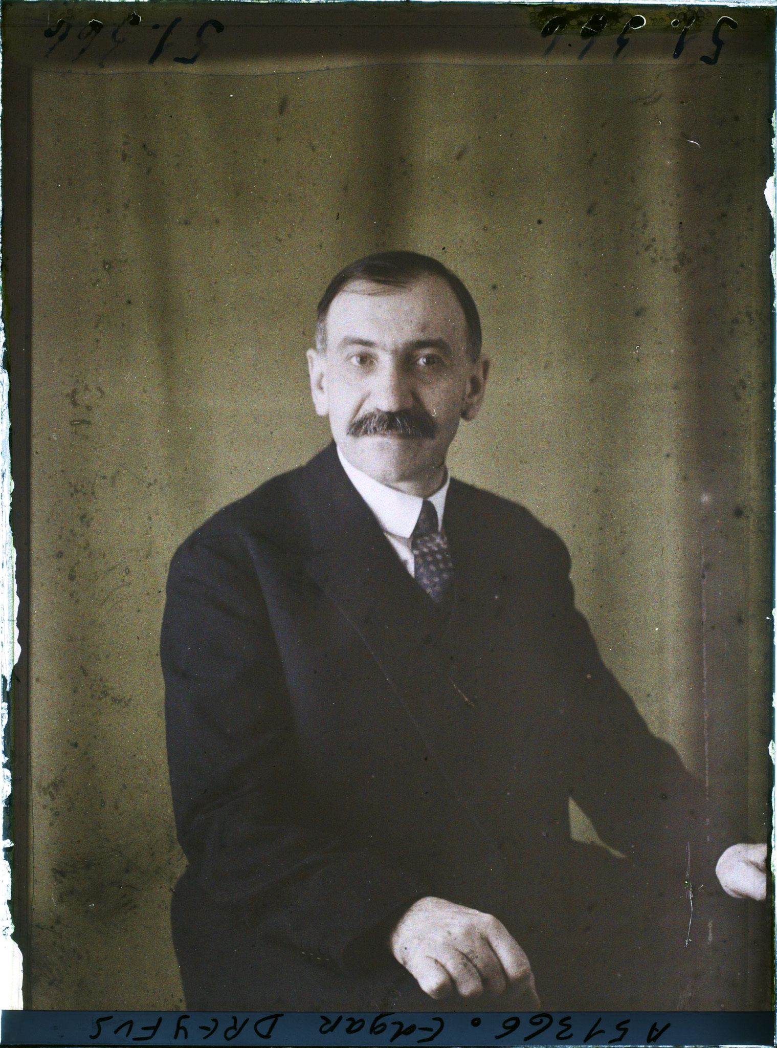 Image représentant https://musee-albert-kahn.s-museum.fr/home/NWQ2OTAwYzNmYjZlZTk1ZWQwODJmMjY4L2dlbmVyaWMtbm90aWNlLXRhYi9hdXRob3JpdHkvNjE3YTc5ZjVjZjhiODk2OGIzMzM3ZDIx/5d6900c3fb6ee95ed082f268/generic-notice-tab/authority/617a79ebcf8b8968b3336bd8 Monsieur Edgar Dreyfus