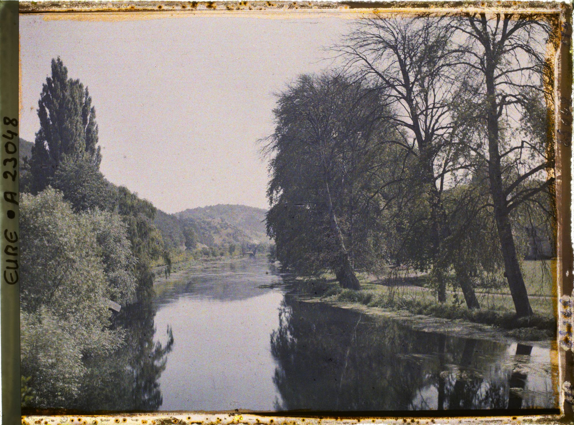 Image représentant Les bords de l'Eure, vus vers l'amont