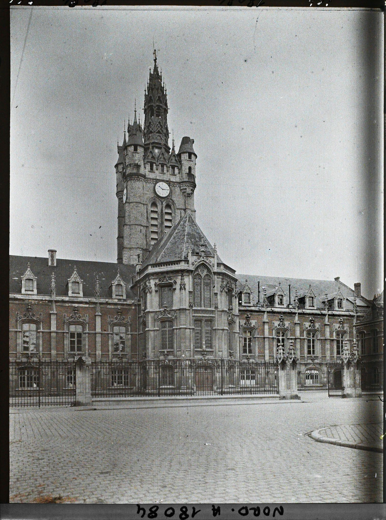 Image représentant France, Douai, Le Beffroi de l'Hôtel de Ville
