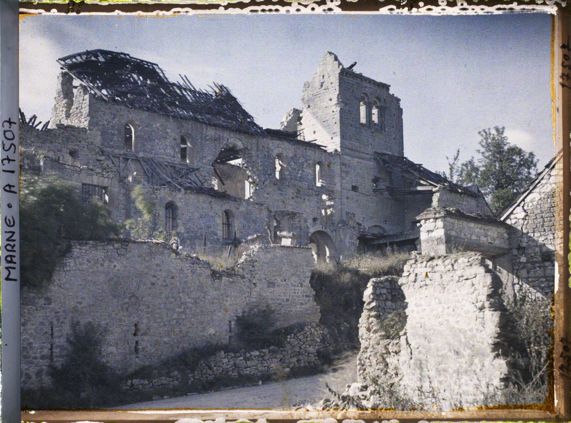 Image représentant France, St Théry, Vue d'ensemble de l'Eglise