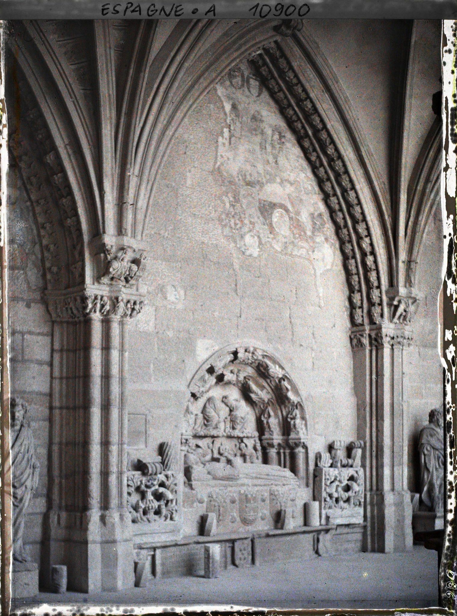 Image représentant Espagne, Léon, Dans le cloître de la Cathédrale