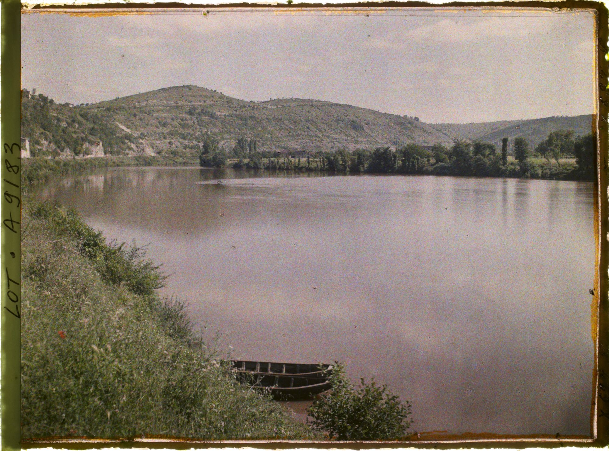 Image représentant France, Cahors, Bords du Lot devant Cahors vers l'amont