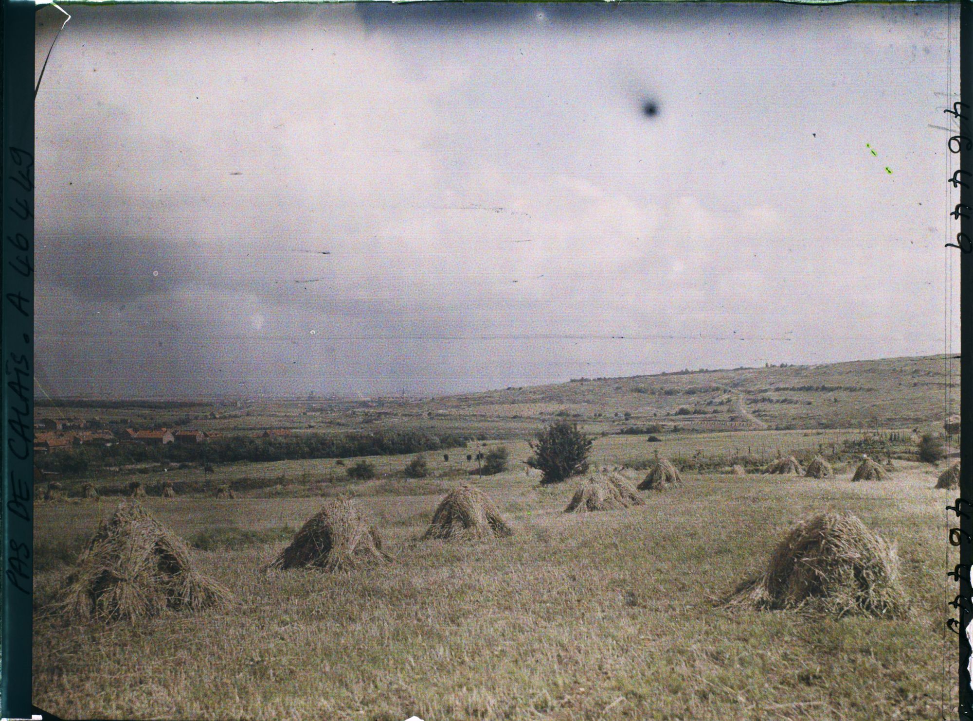 Image représentant France, Souchez, Une vue s/ la côte 119 (brume)