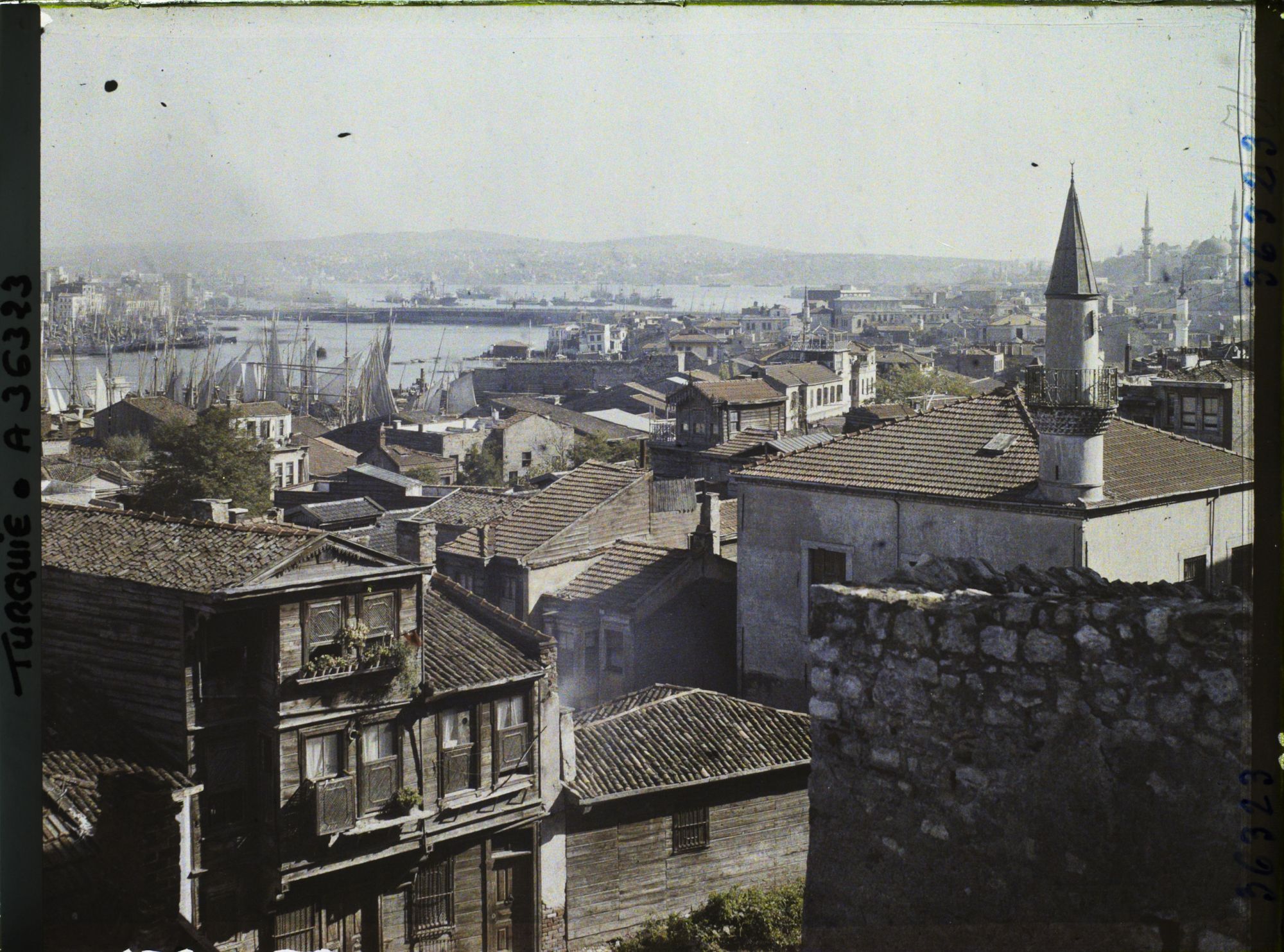 Image représentant Le pont de Galata vu de la rive occidentale