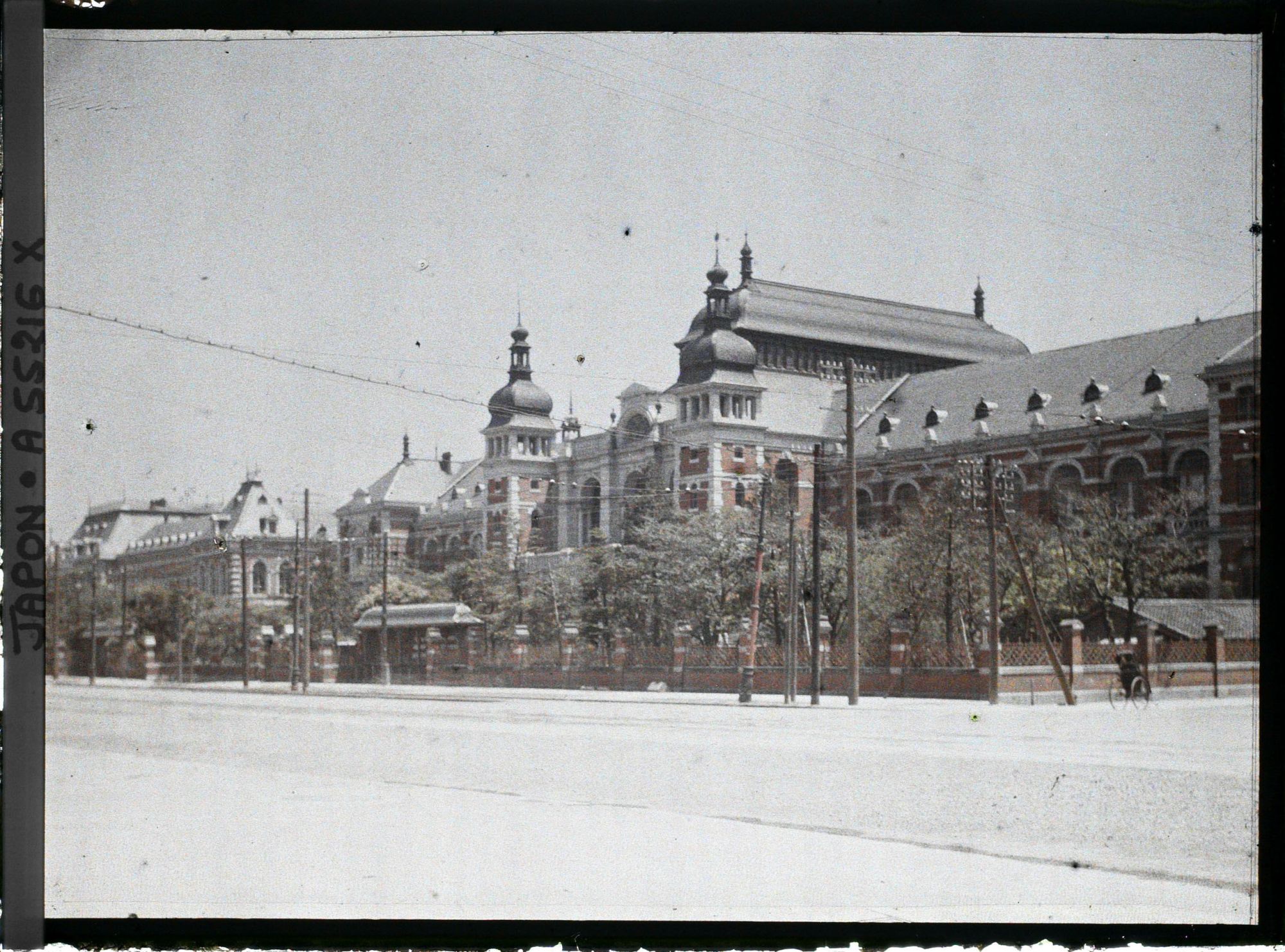 Image représentant Cour Suprême de Justice (Taishin-in) et, au fond, Département de la Justice, dans le quartier Kasumigaseki