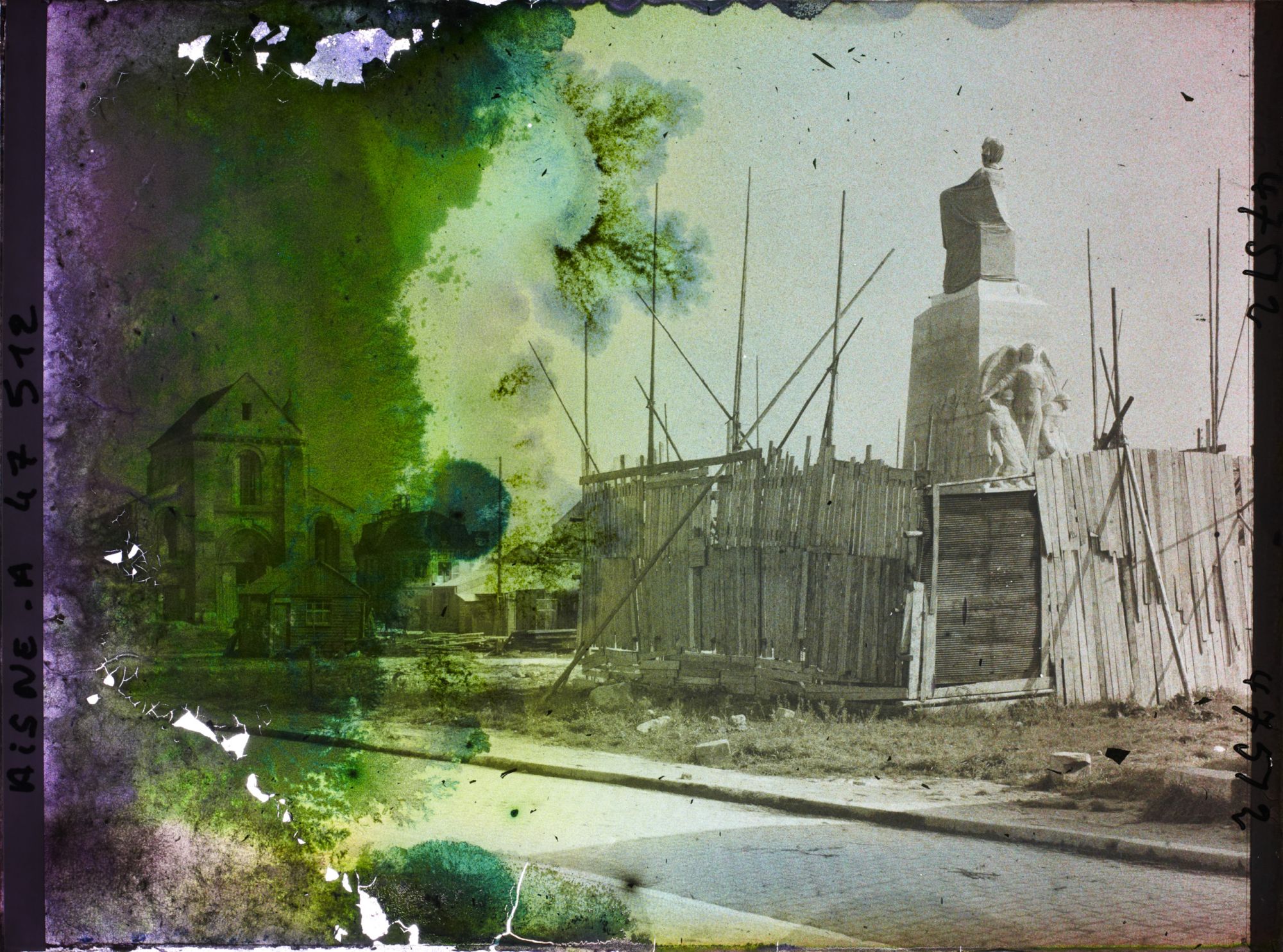 Image représentant France, Soissons, Monumt aux Morts en Construction et St Pierre au Parvis