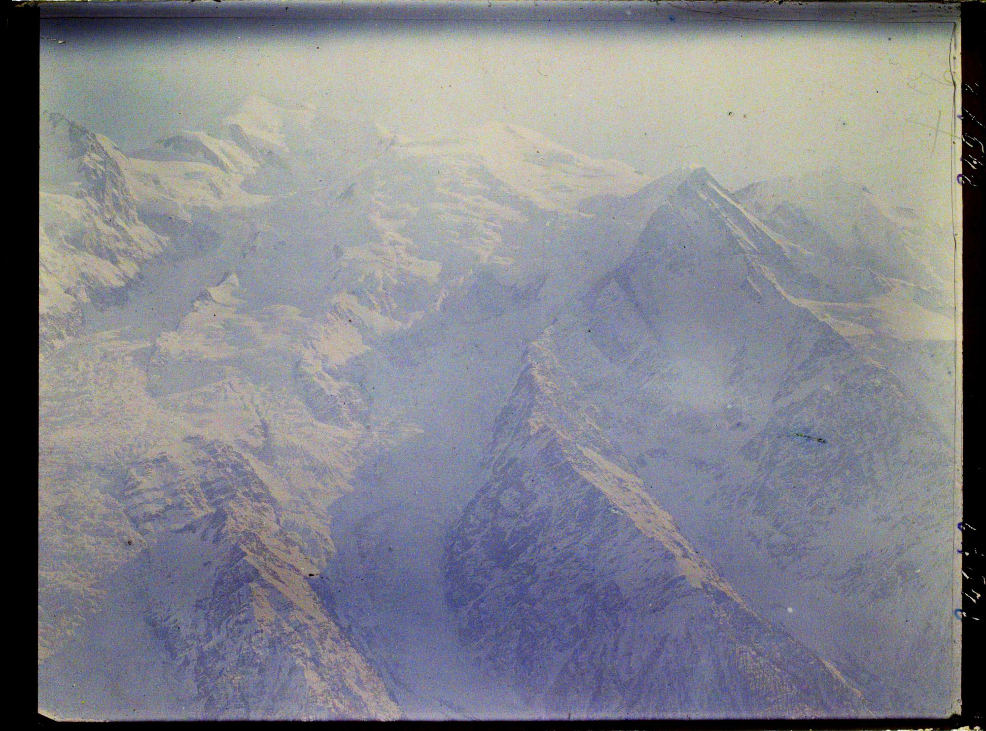 Image représentant Vue prise de Brévent (2532m) Le Mt Maudit, Mt Blanc, Les Bosses, les Dômes et l'aige du Goûter, l'aige de Biomassay, Gl. des Bossns, Gl. de Taconaz.
