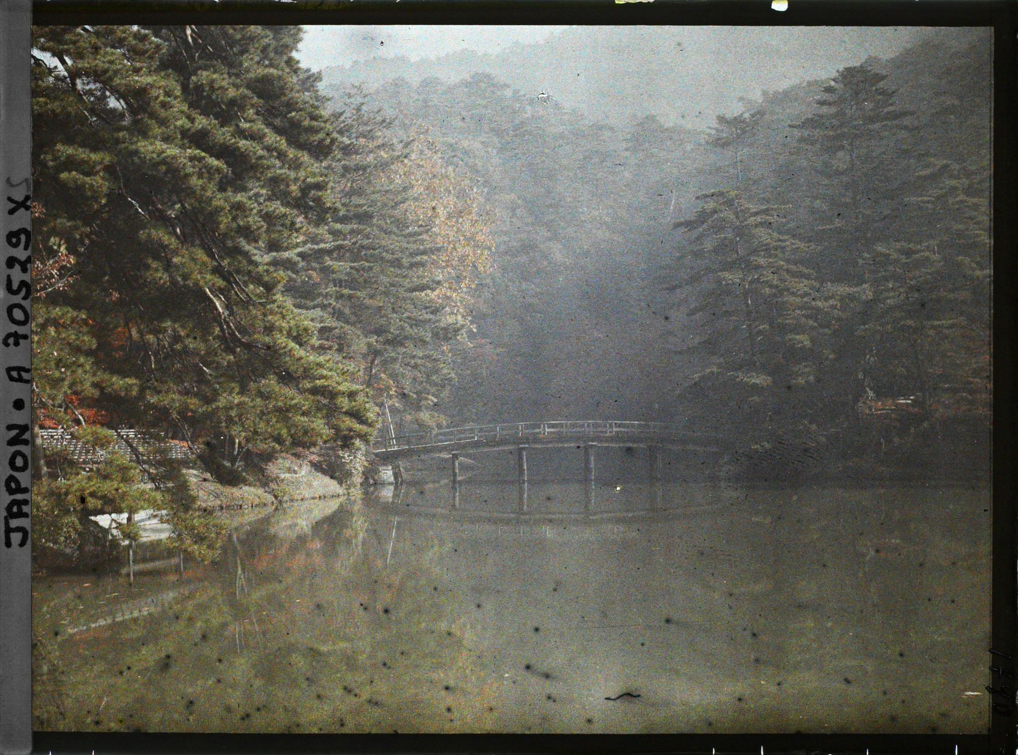 Image représentant Les jardins de la villa impériale Shugakuin Rikyû : l'étang Yokuryu, le pont Do-bashi