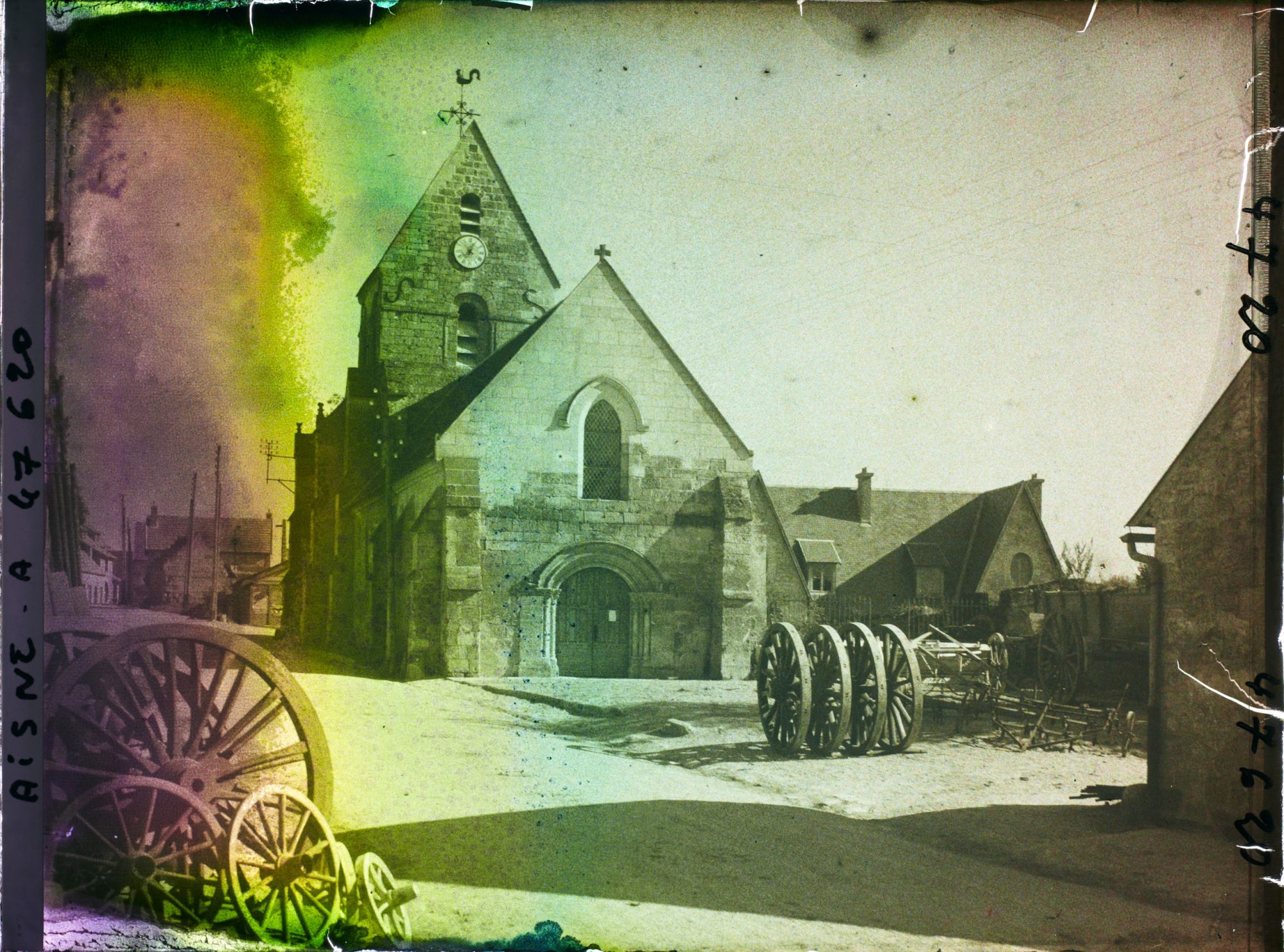 Image représentant France, Pommiers, Façade de l'Eglise, restaurée