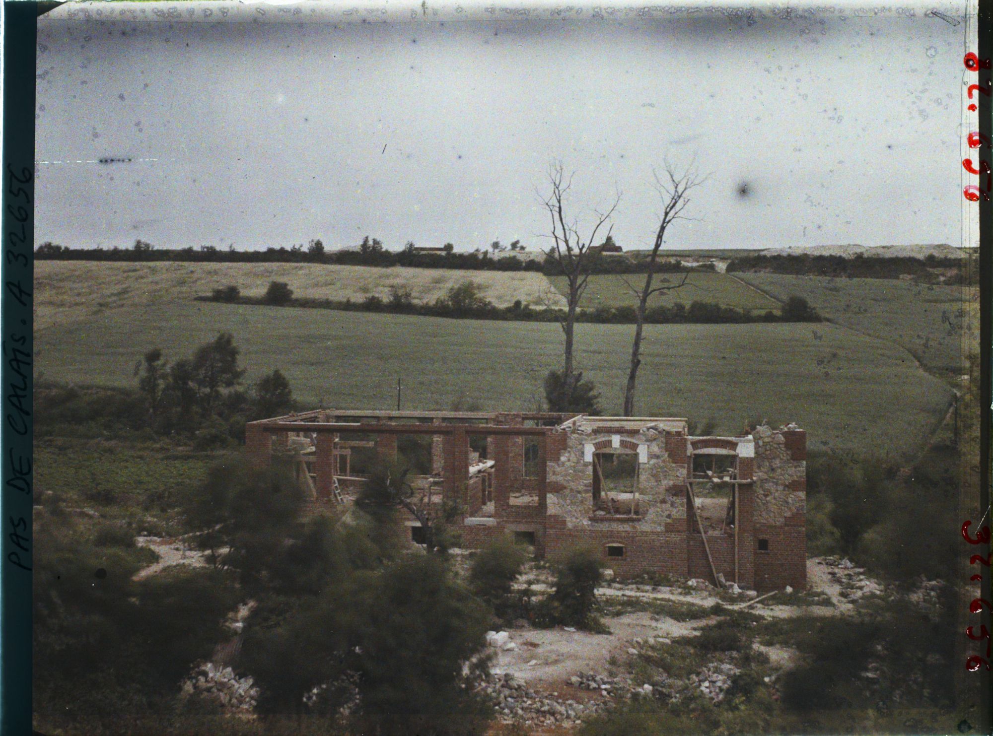 Image représentant France, Carency, Champ de blé vers la Carrière