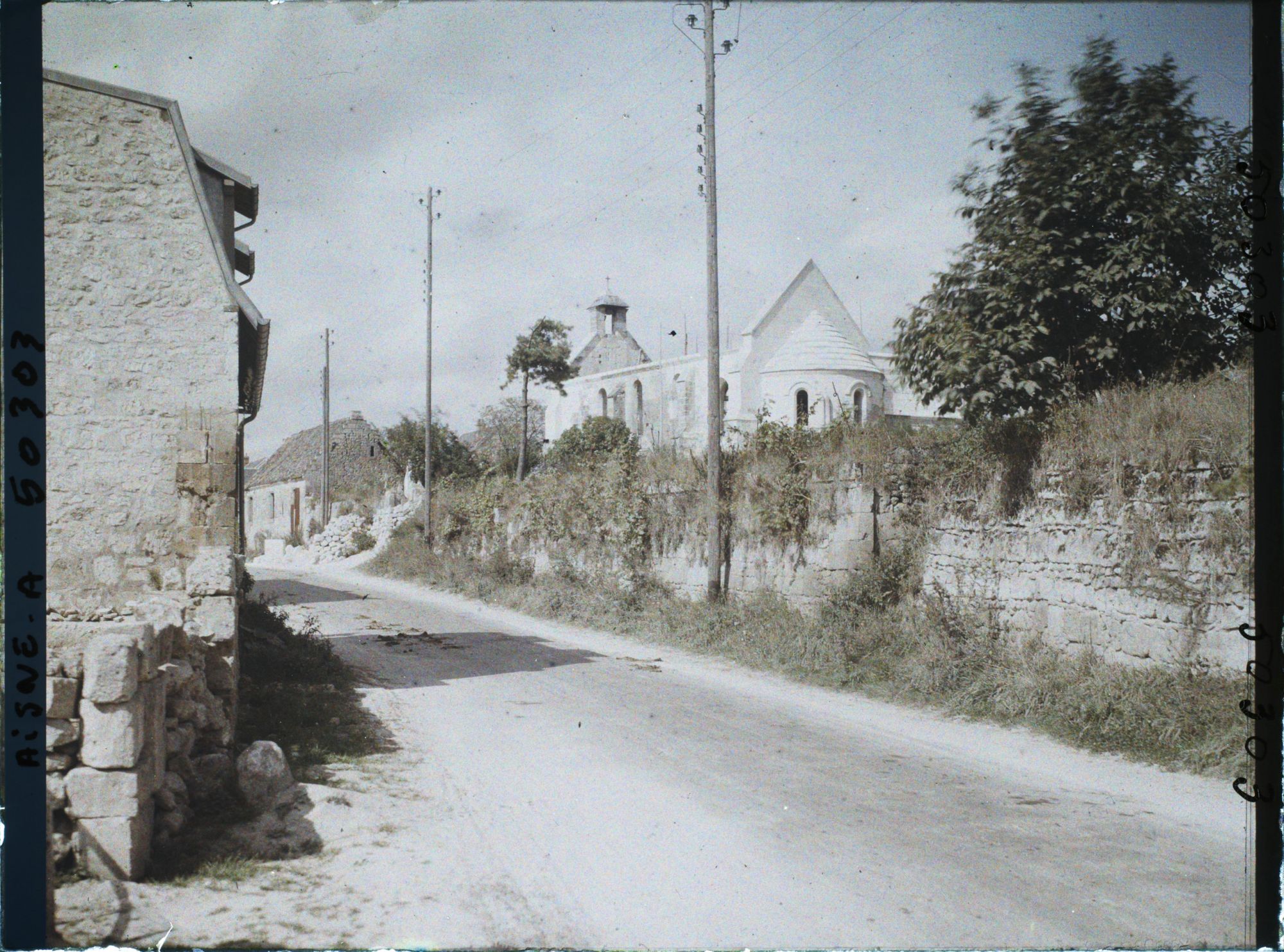 Image représentant France, Ste Marguerite, Entrée Sud-Est du Village vers l'Eglise