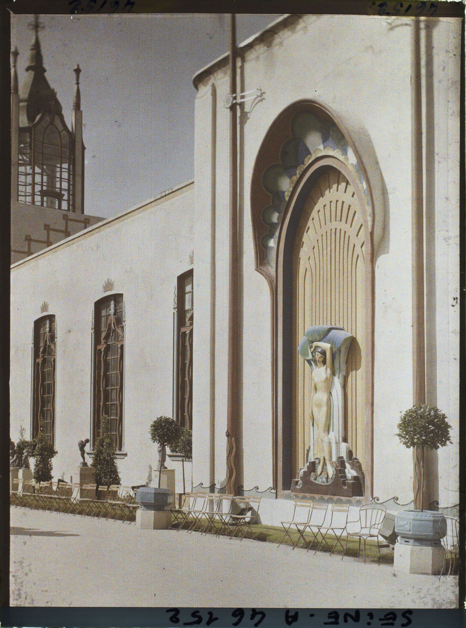 Image représentant L'Exposition des arts décoratifs, Pavillon de la Grande-Bretagne, façade latérale