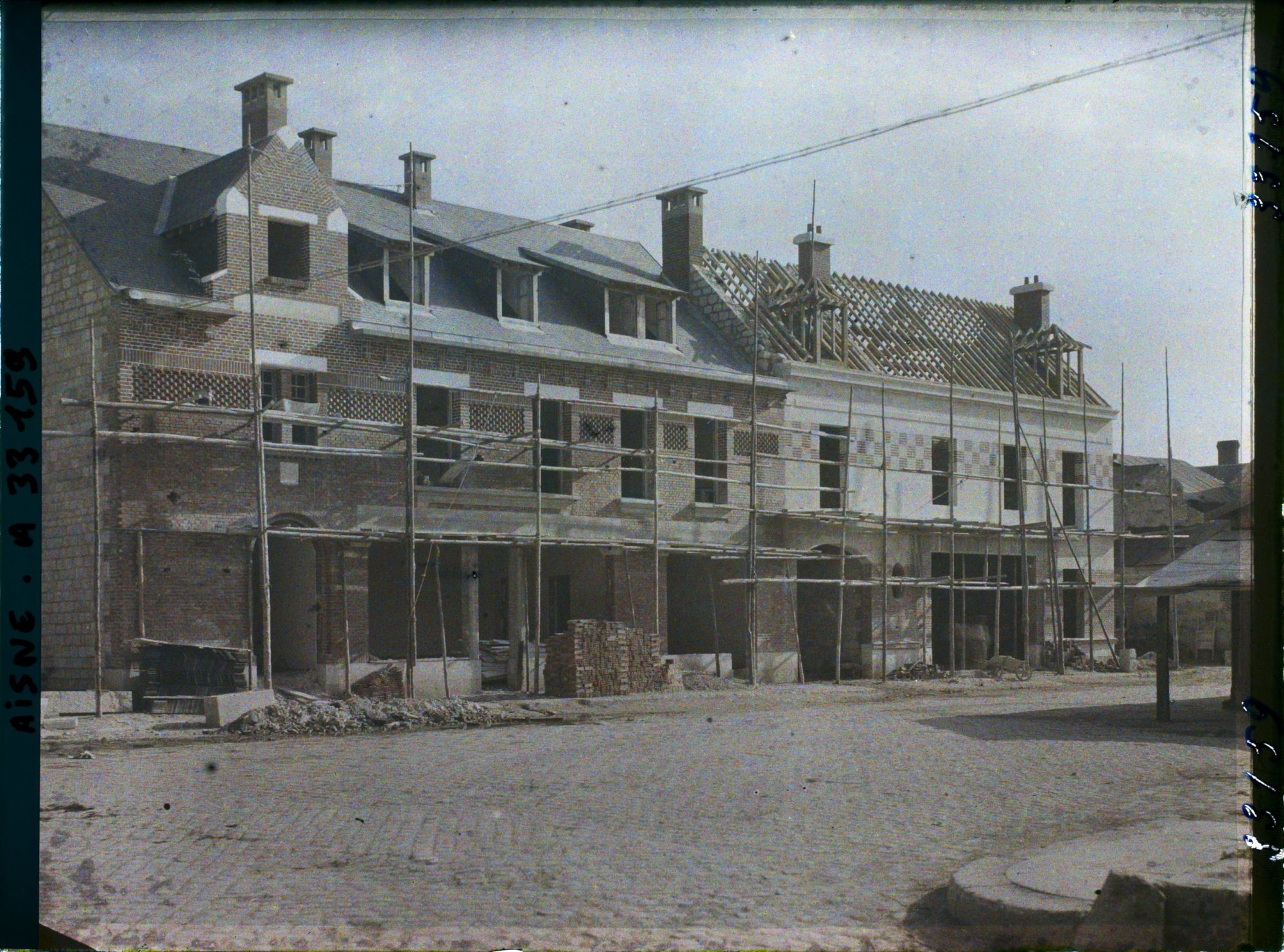 Image représentant Anizy le Château, Reconstruction