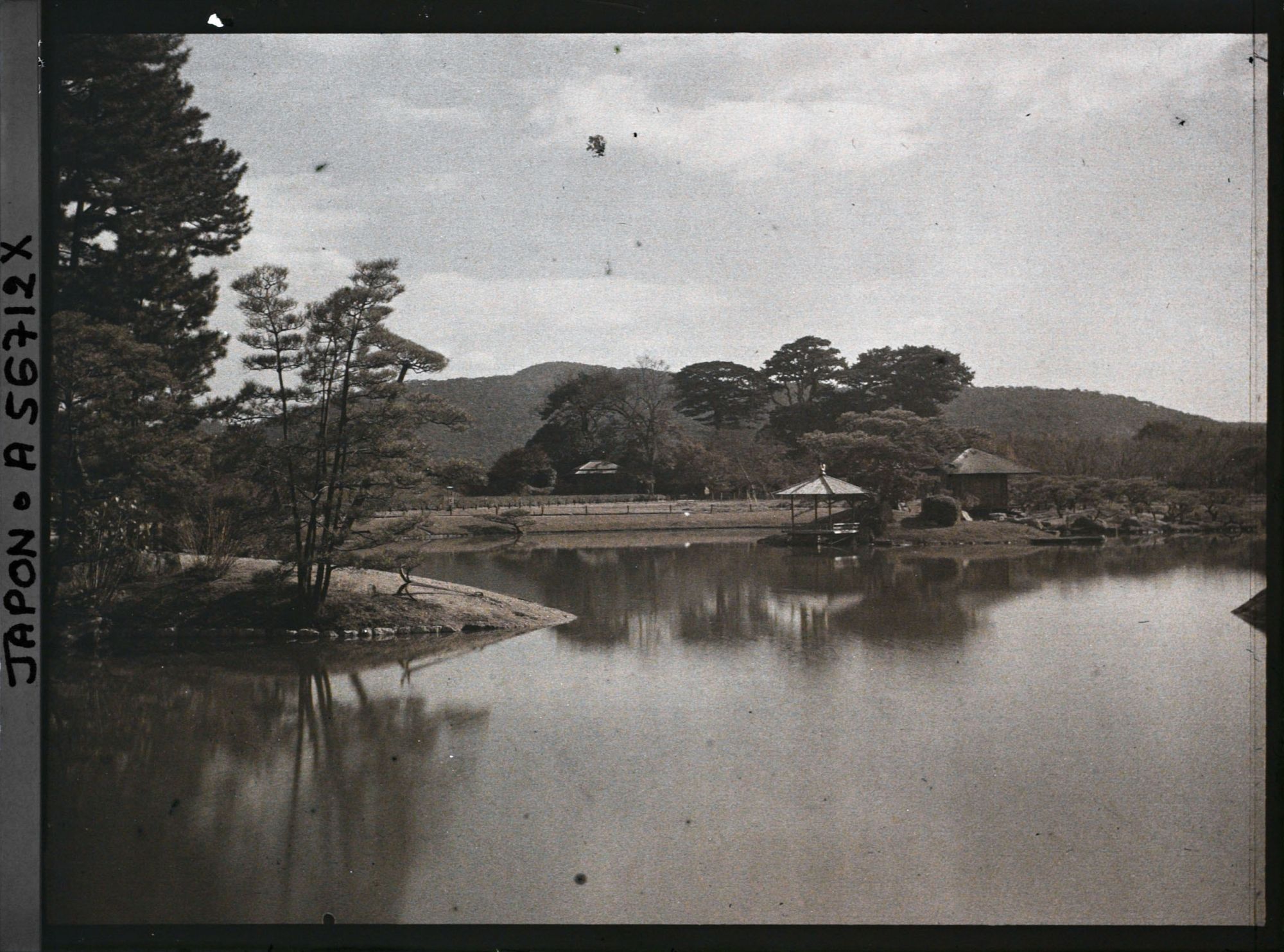 Image représentant Jardin Kôrakuen : l'étang Sawa-no-ike