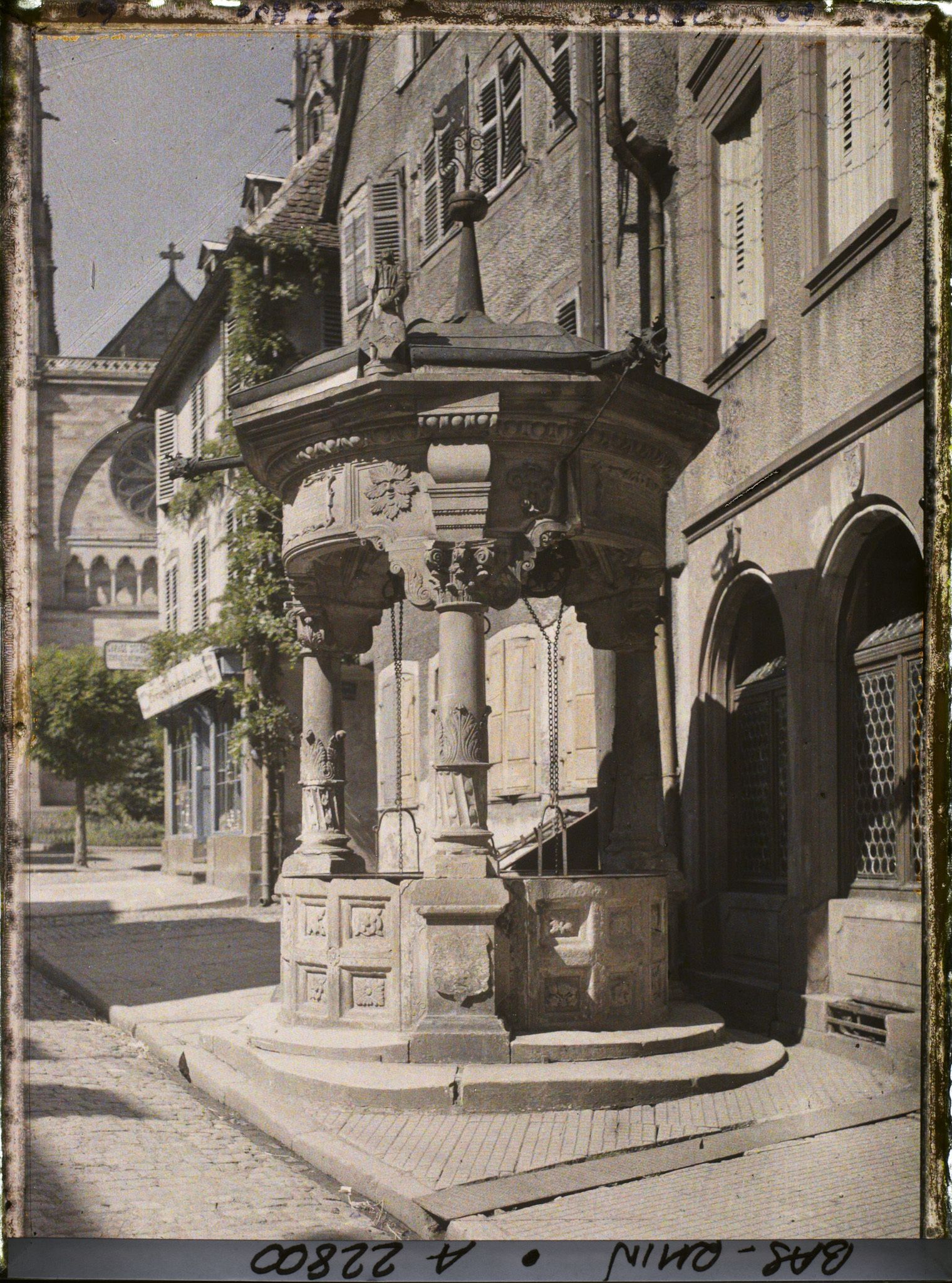 Image représentant France, Obernai, Vieux puits rue Chanoine Gyss