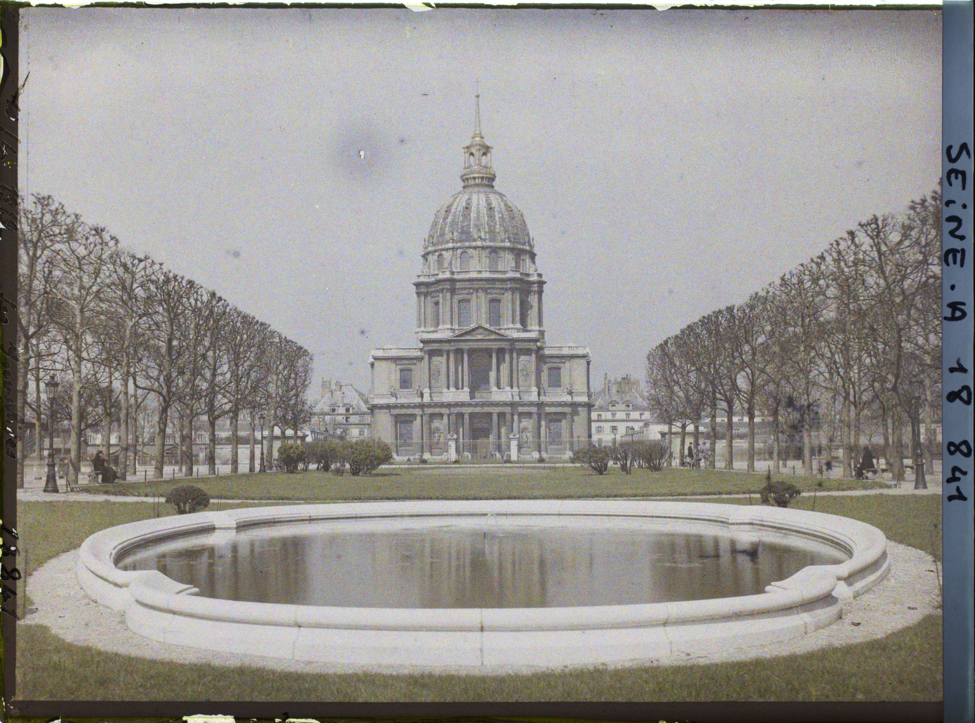 Image représentant Les Invalides vus de l'avenue de Breteuil