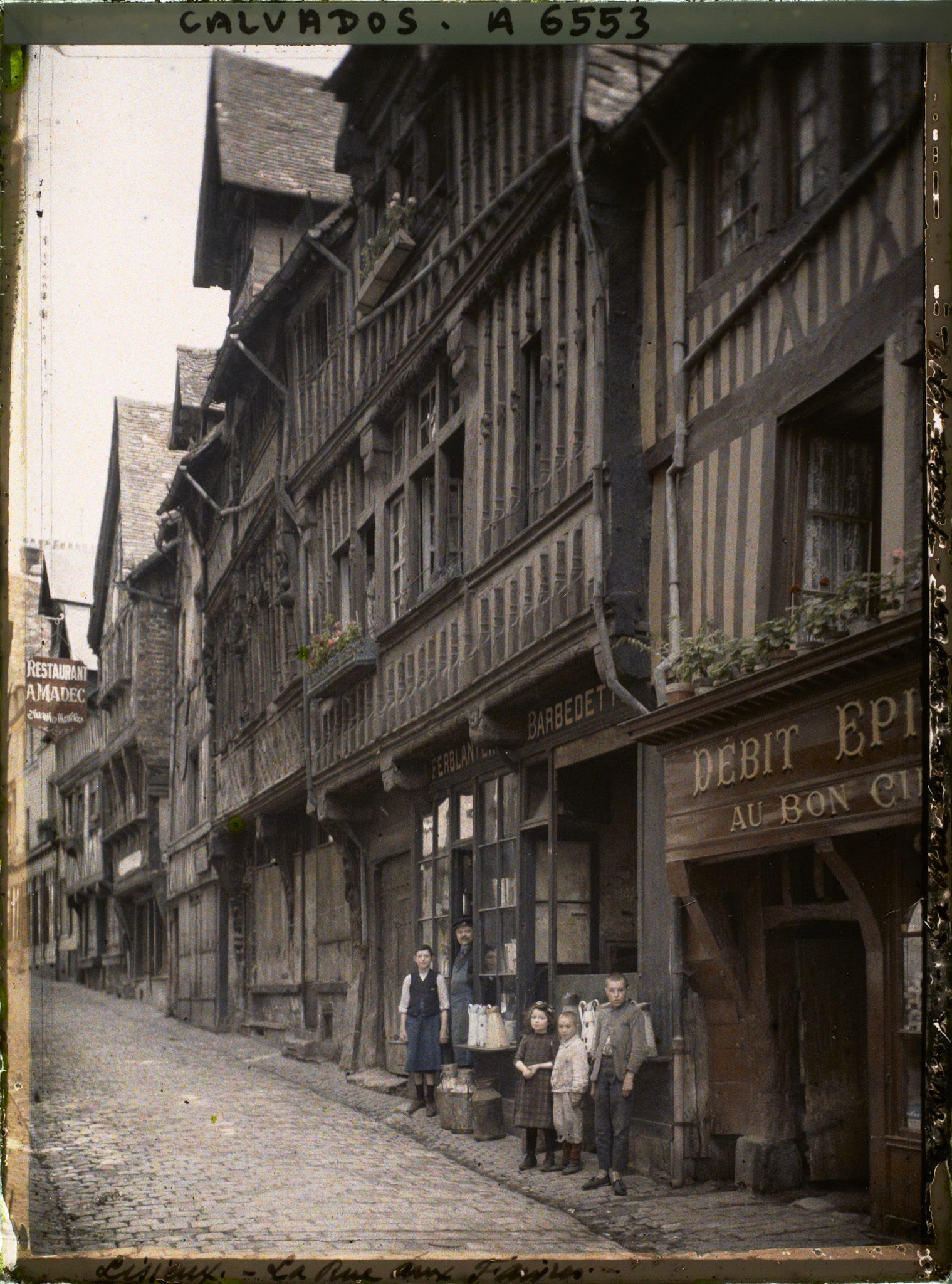 Image représentant La Ferblanterie Barbedette, maison à colombages rue aux Fèvres