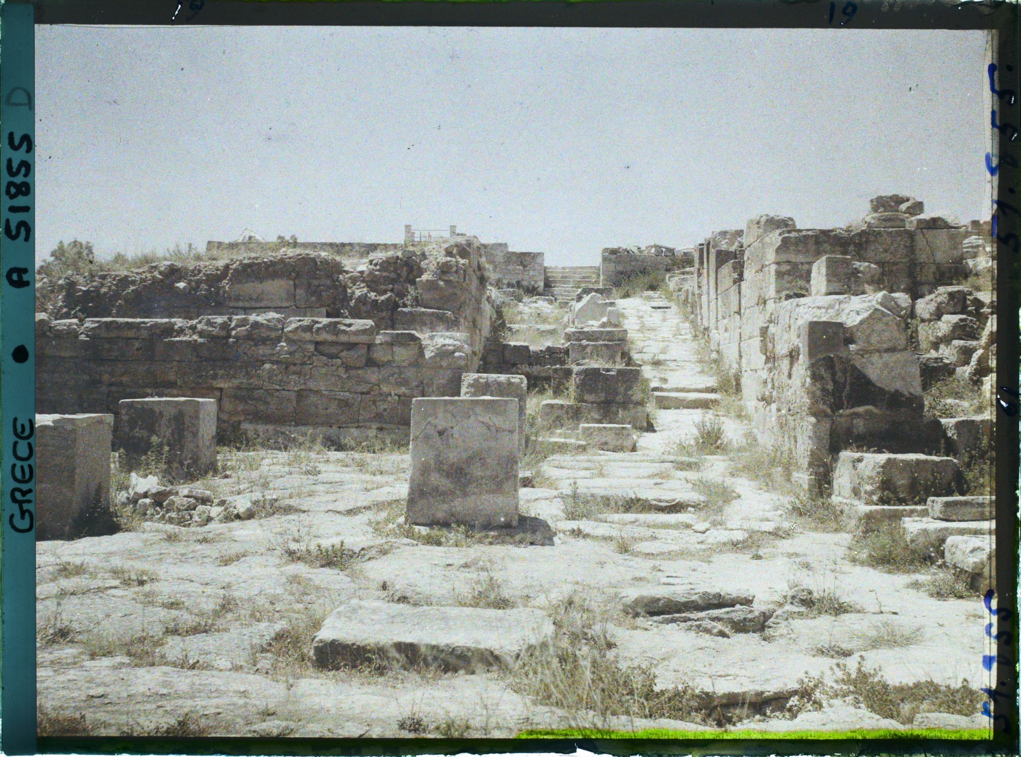 Image représentant L'entrée nord du Palais (au nord comme le théâtre, plus à l'est)