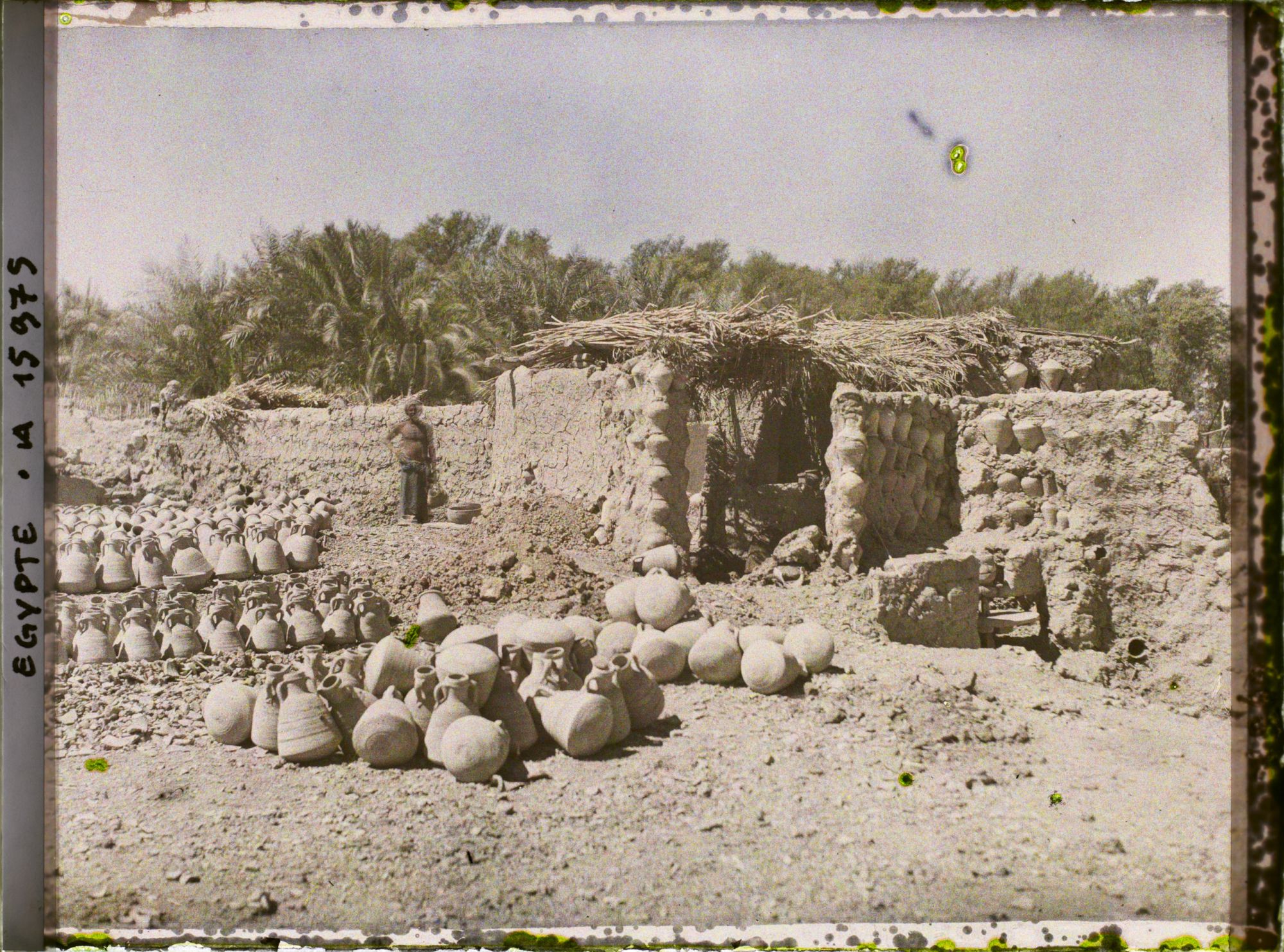 Image représentant Des cruches de rebut utilisées pour la construction
