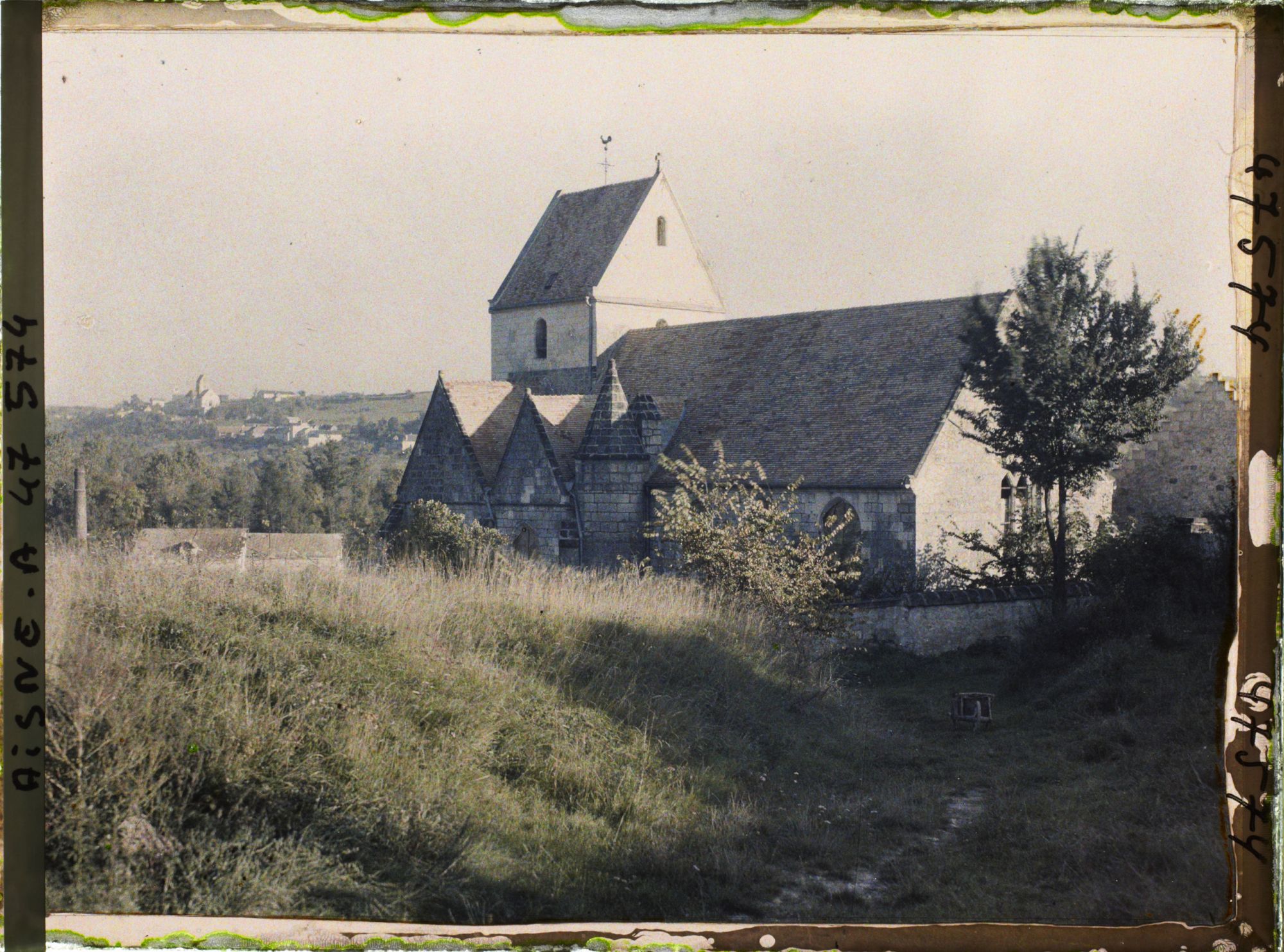 Image représentant France, Laversine, Eglise au Soleil Couchant, dans le fond, Cutry