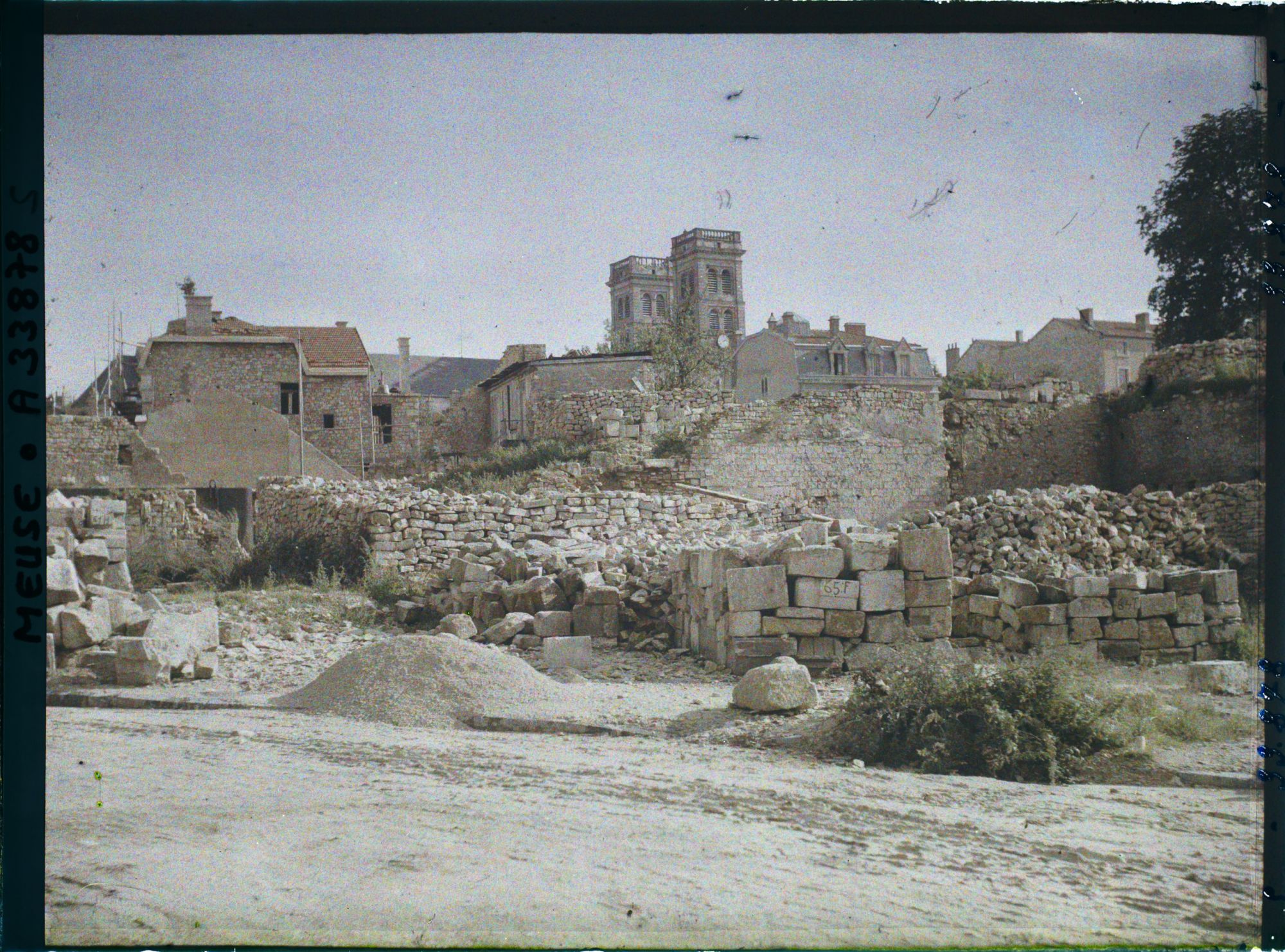 Image représentant France, Verdun, Un Coin de la Place d'Armes