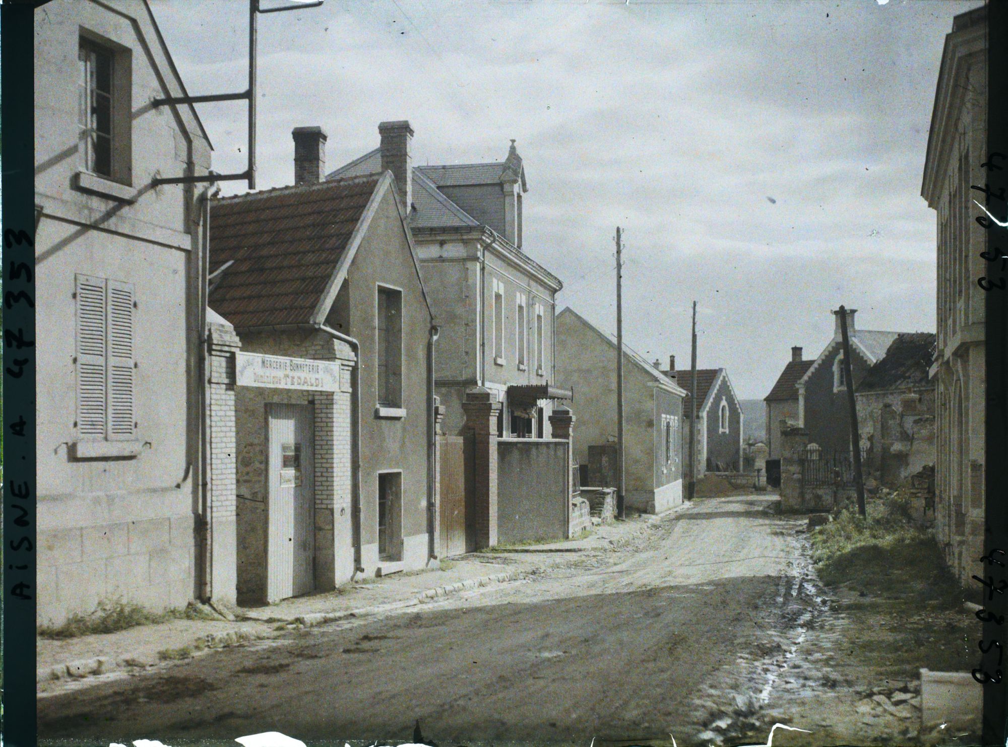 Image représentant France, Bourg et Comin, Rue de la Victoire