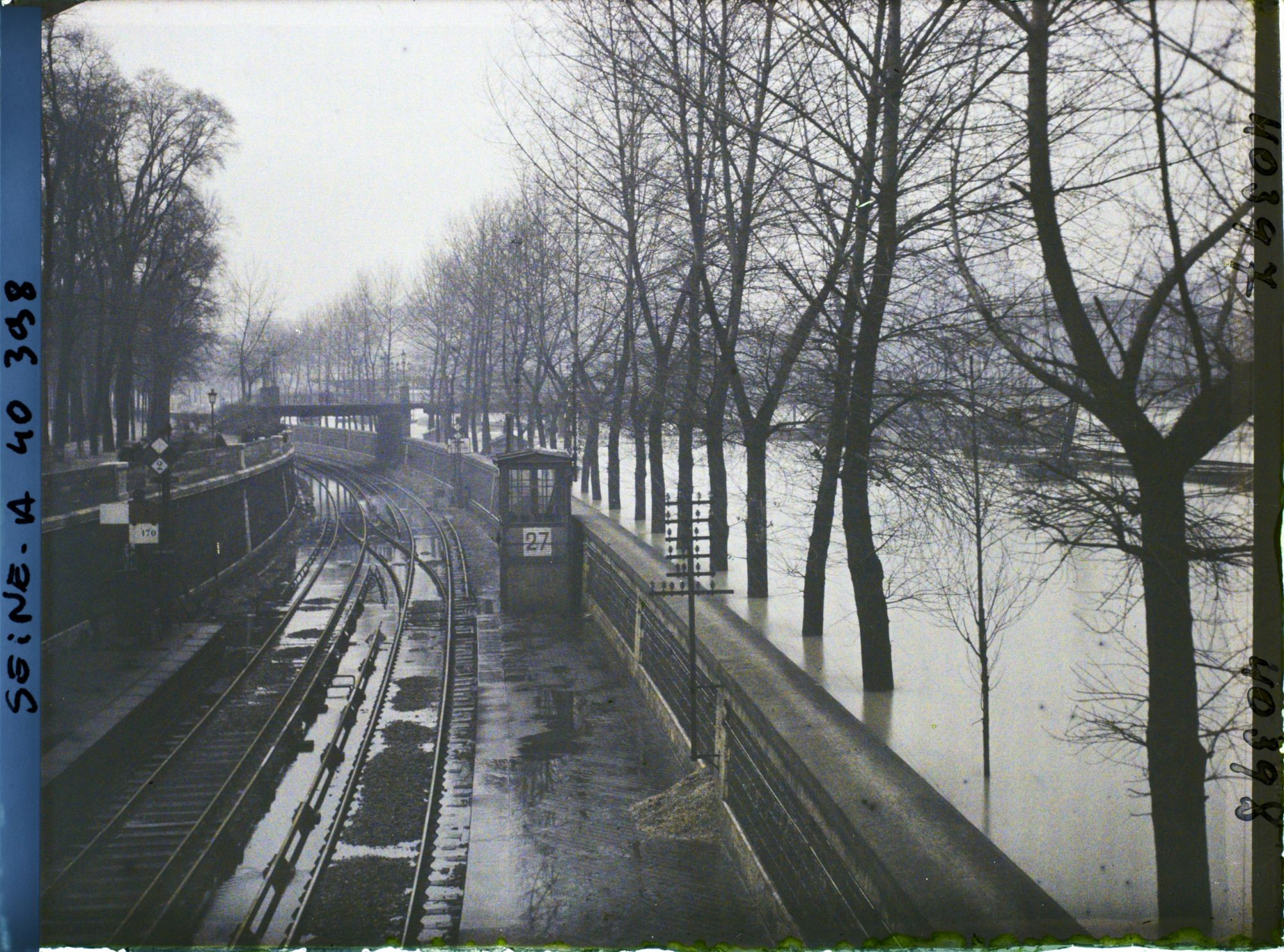 Image représentant La crue de la Seine, quai d'Orsay