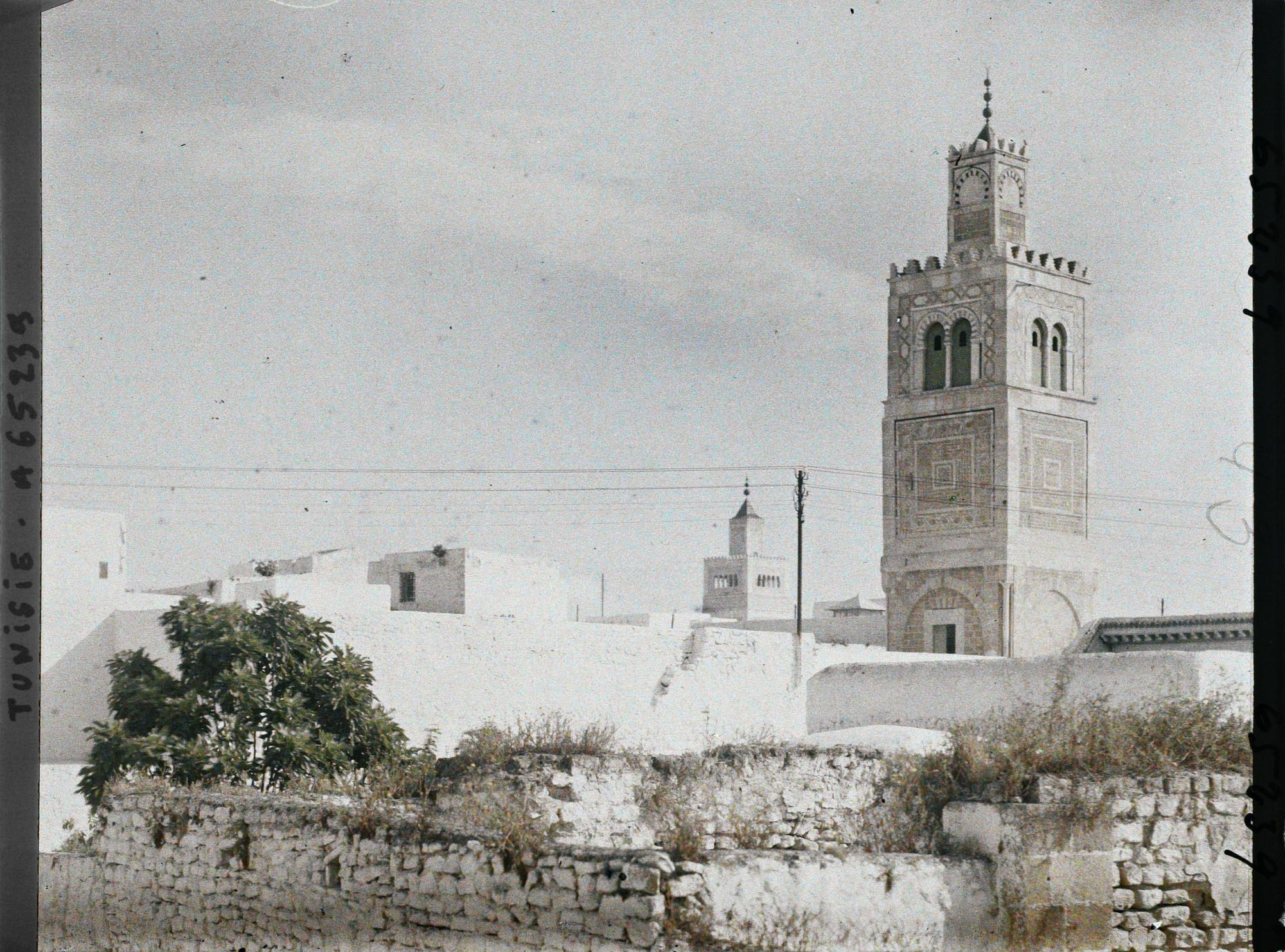 Image représentant Les minarets de la mosquée El Ksar et de la Grande Mosquée