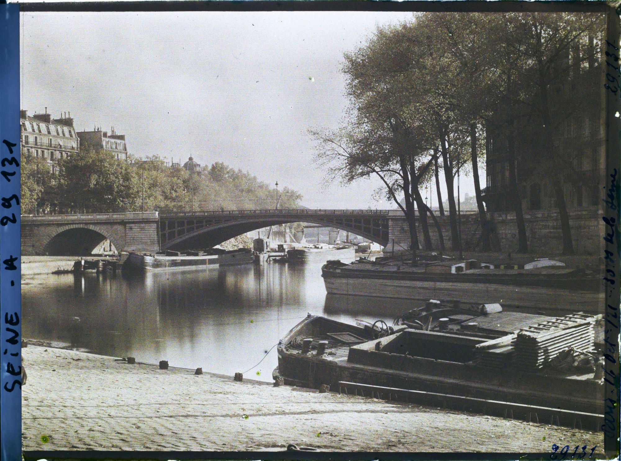 Image représentant Le pont de Sully et la pointe de l'île Saint-Louis depuis le quai des Célestins