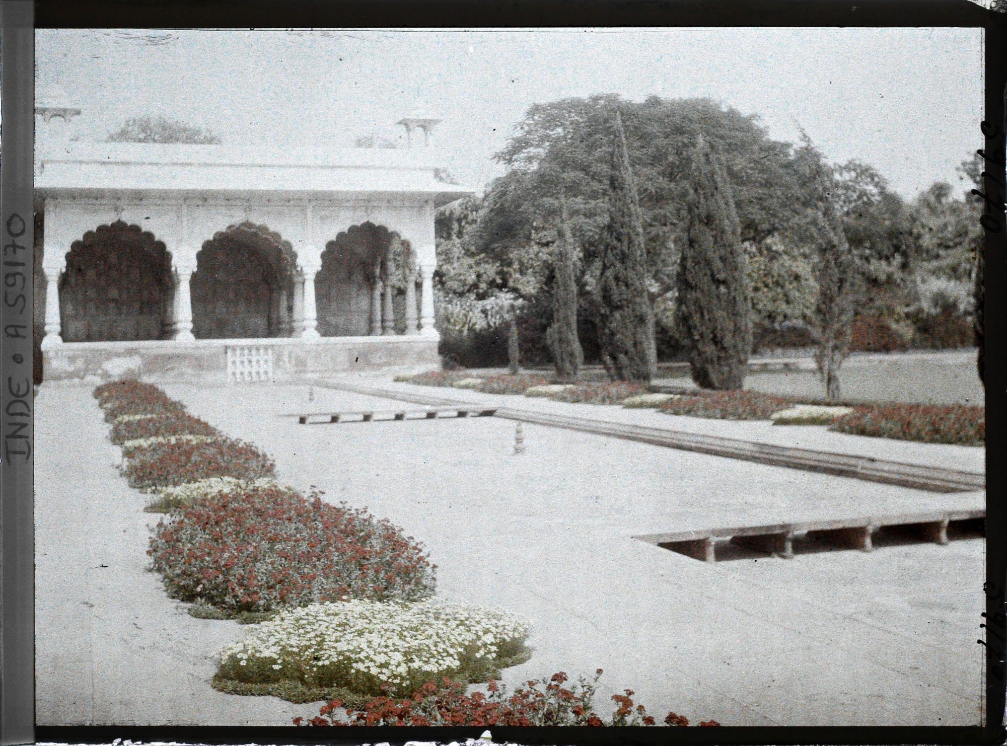 Image représentant Pavillon Sawan ou Bhadon (?) dans le "jardin-qui-donne-la-vie" (Hayat Bakash Bagh) dans le fort Rouge (Lal Qila)