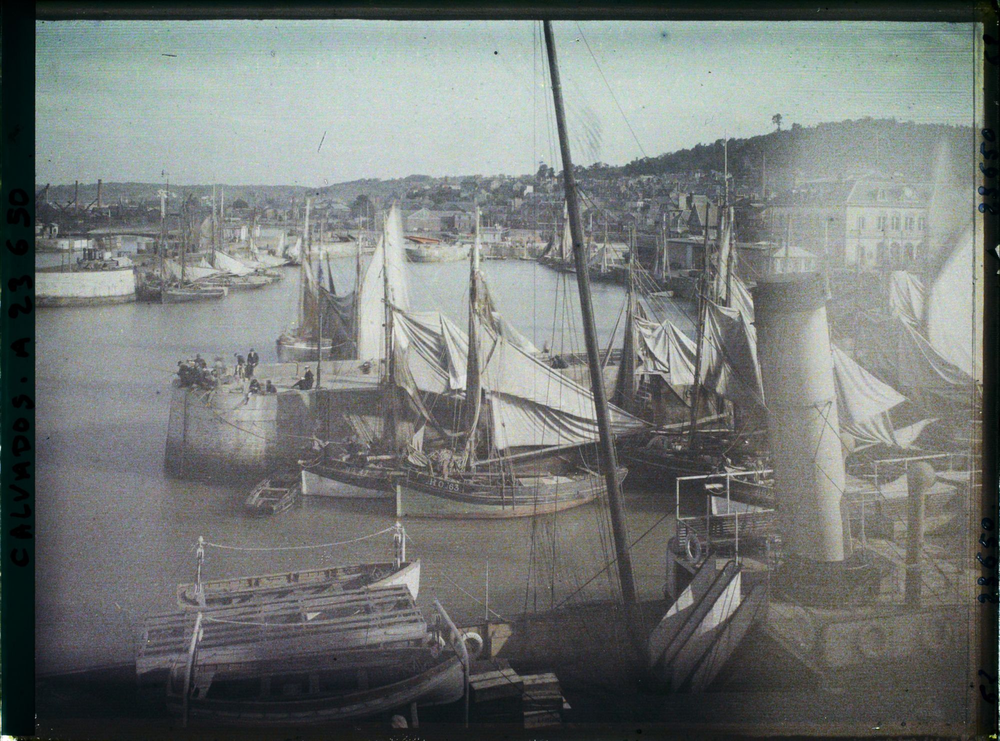 Image représentant Le port et le quartier de l'Hôtel de Ville