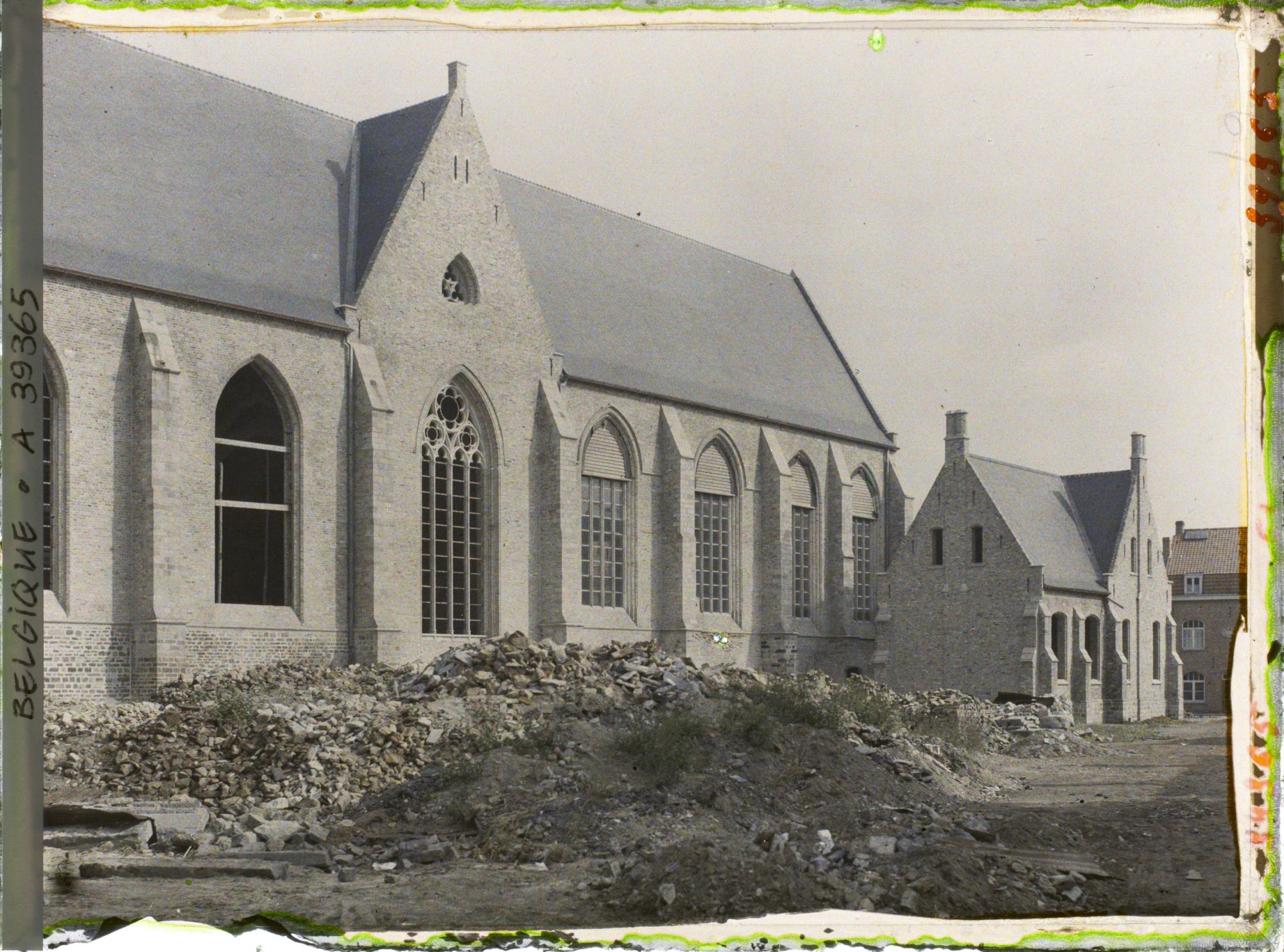 Image représentant Belgique, Ypres, Reconstruction de St Pierre
