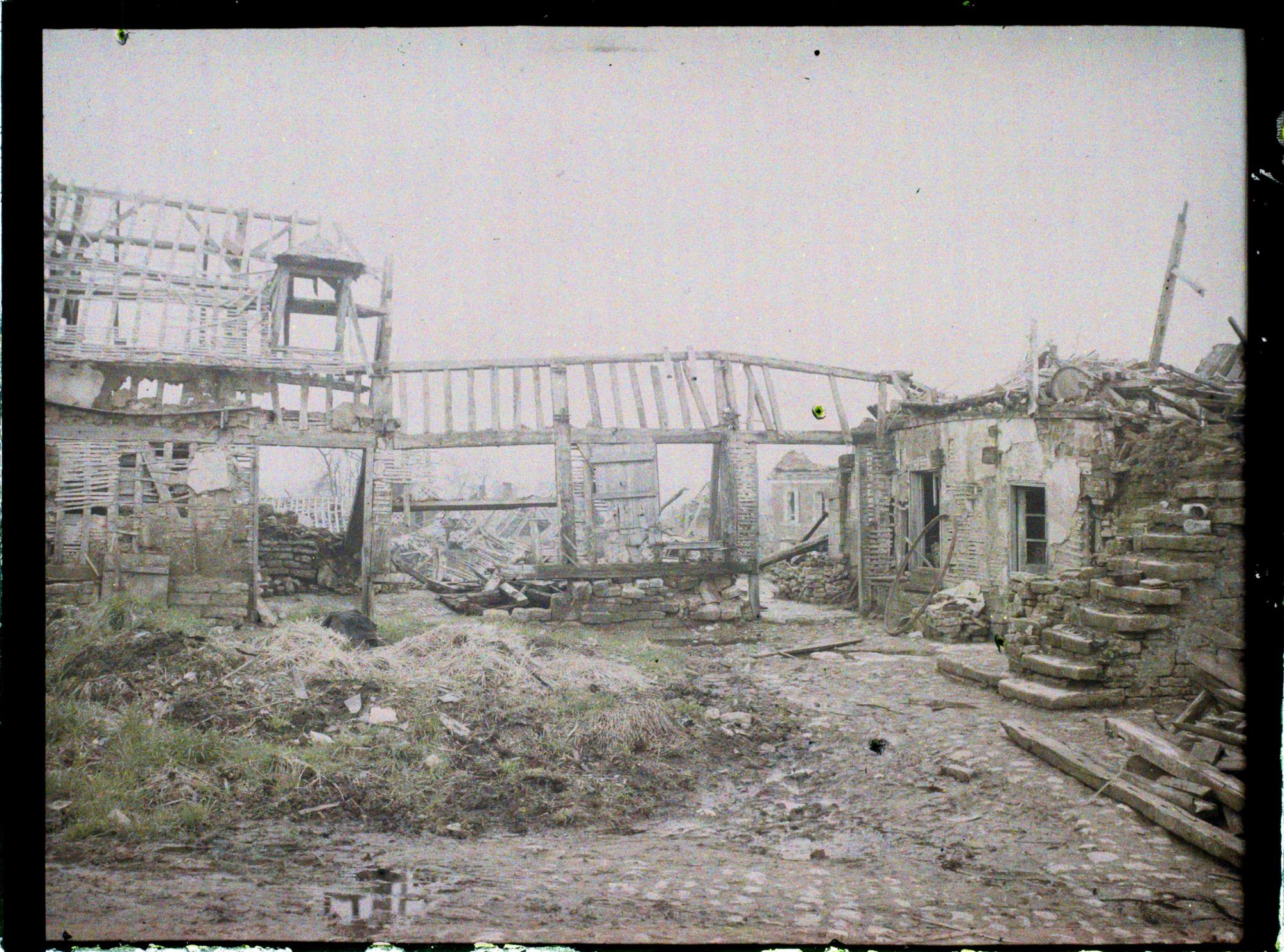 Image représentant France, Orvillers Sorel, Guerre : La ferme de Mr Debourge, Maire d'Orvillers