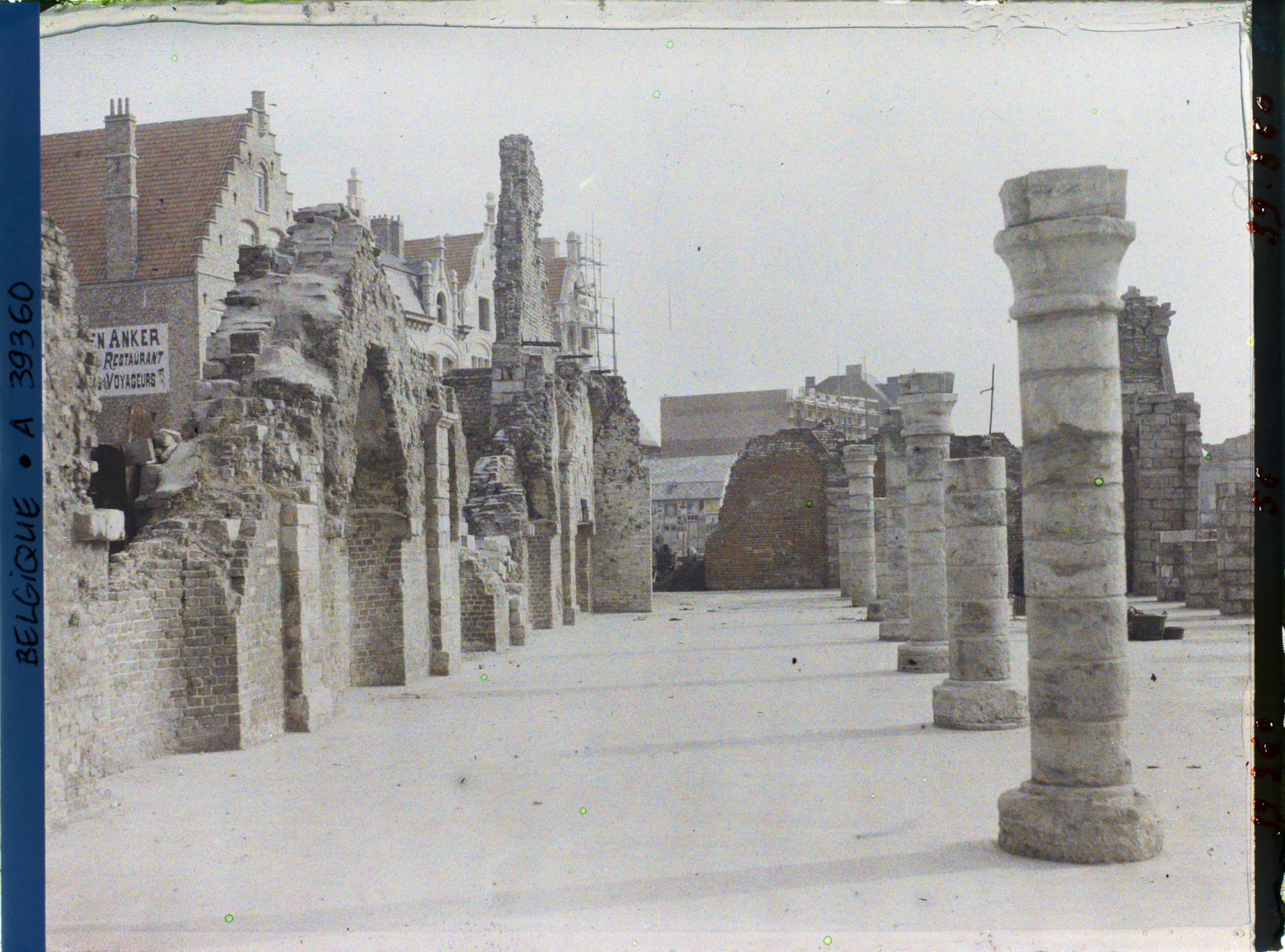 Image représentant Belgique, Ypres, Ruines des Halles, Côté Est