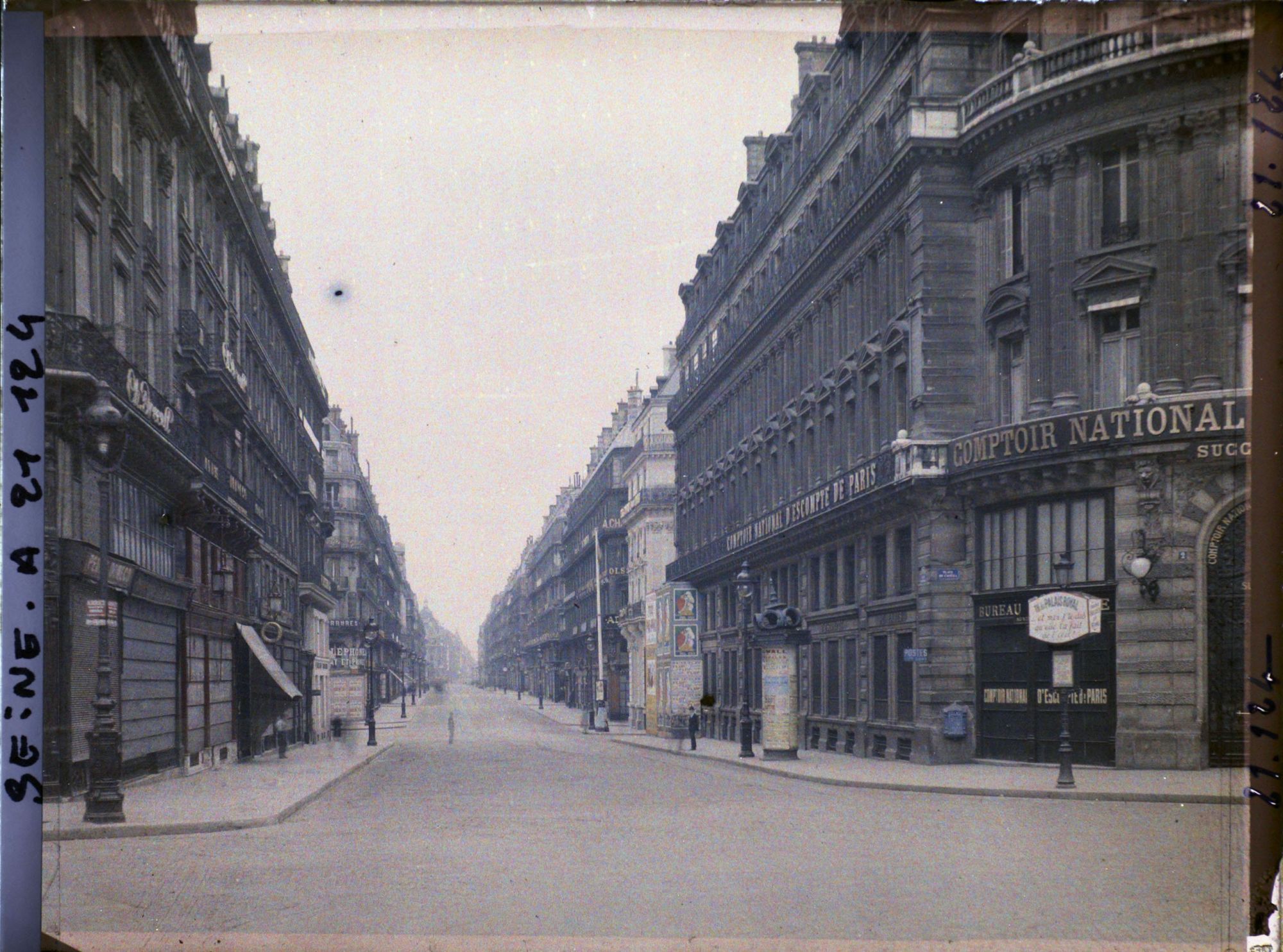 Image représentant La rue du Quatre-Septembre vue de la place de l'Opéra