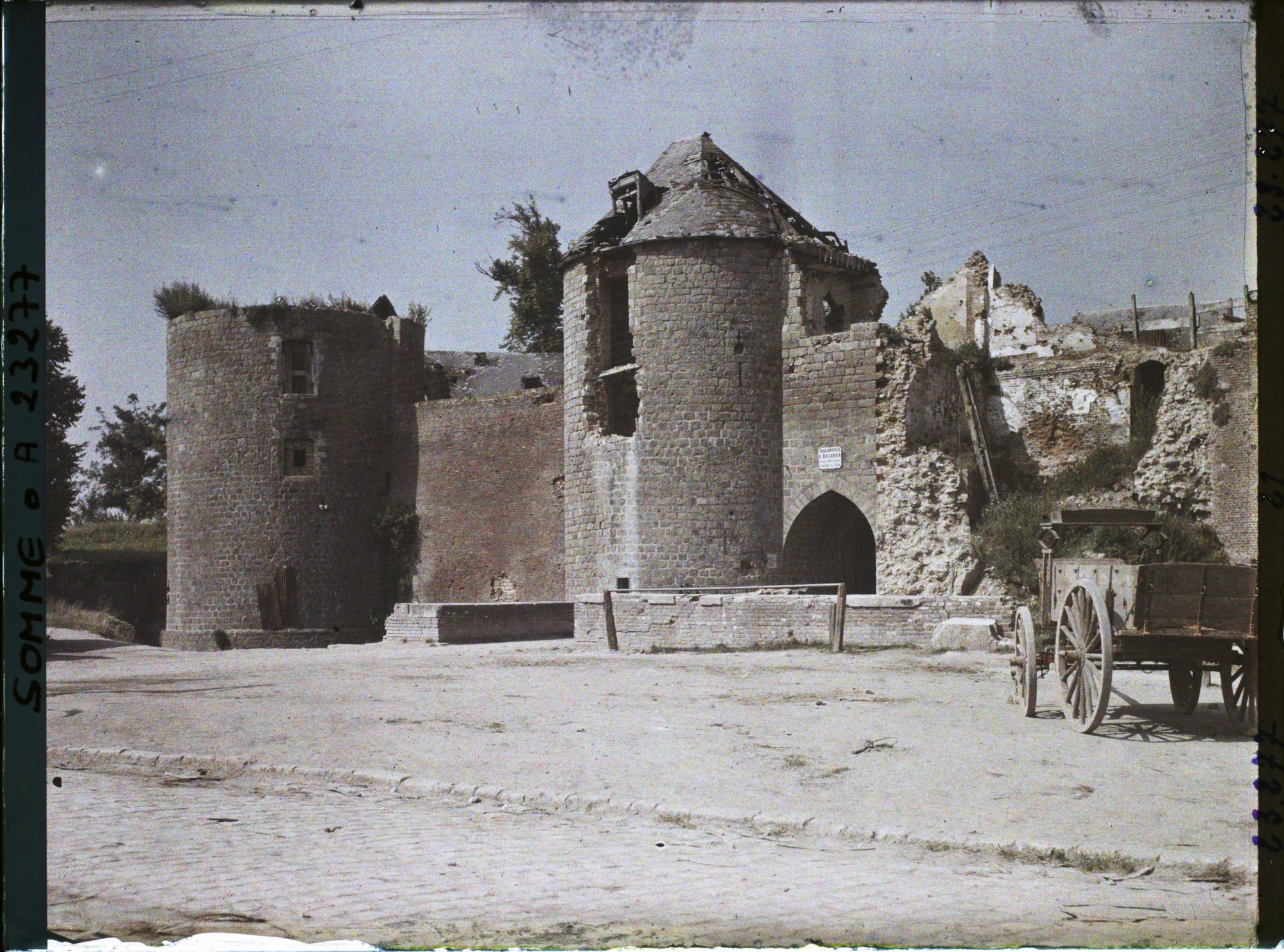 Image représentant France, Péronne, Le Château ; l'entrée