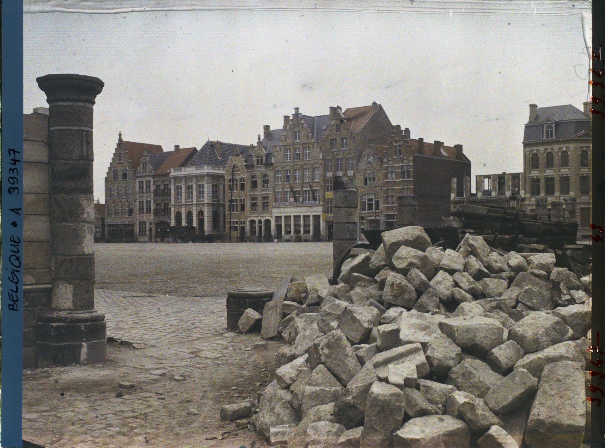 Image représentant Belgique, Ypres, Un Coin de la Grande Place