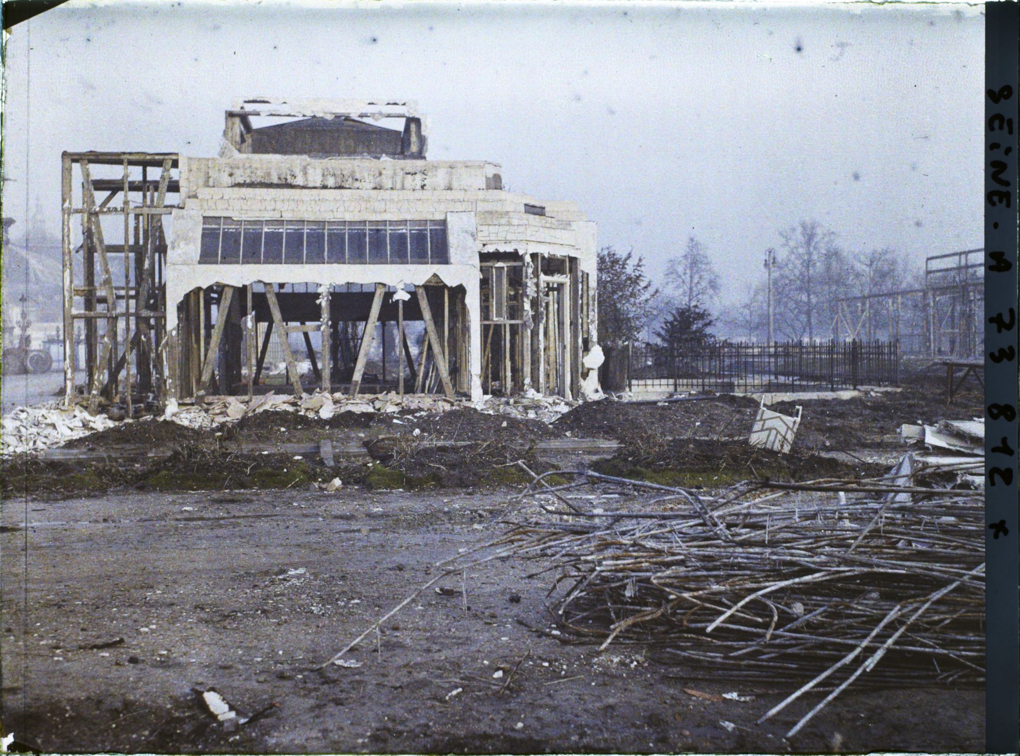 Image représentant L'exposition des arts décoratifs, démolition des pavillons